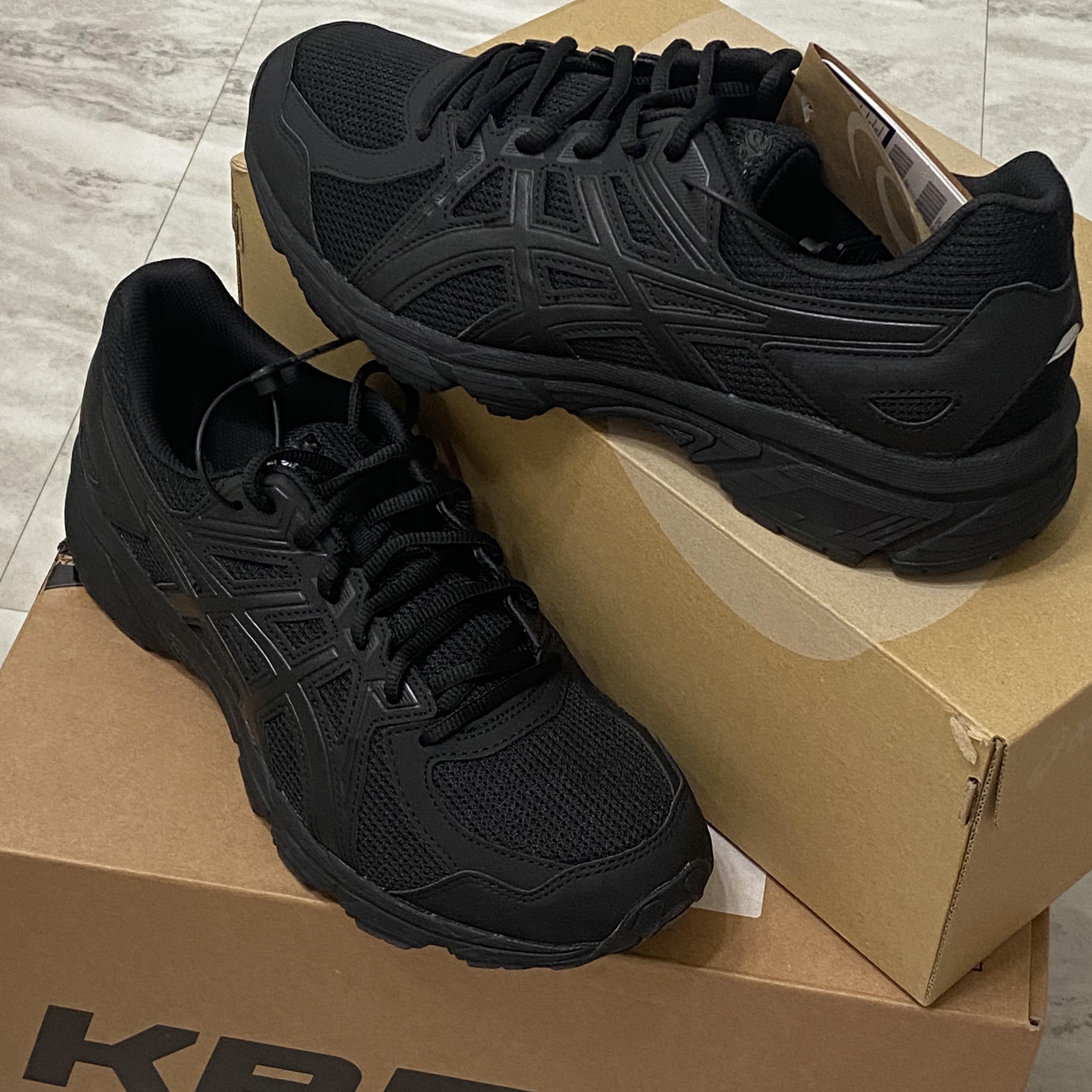 Asics Jog 100 T Black - 4E Extra Wide 착용 스타일