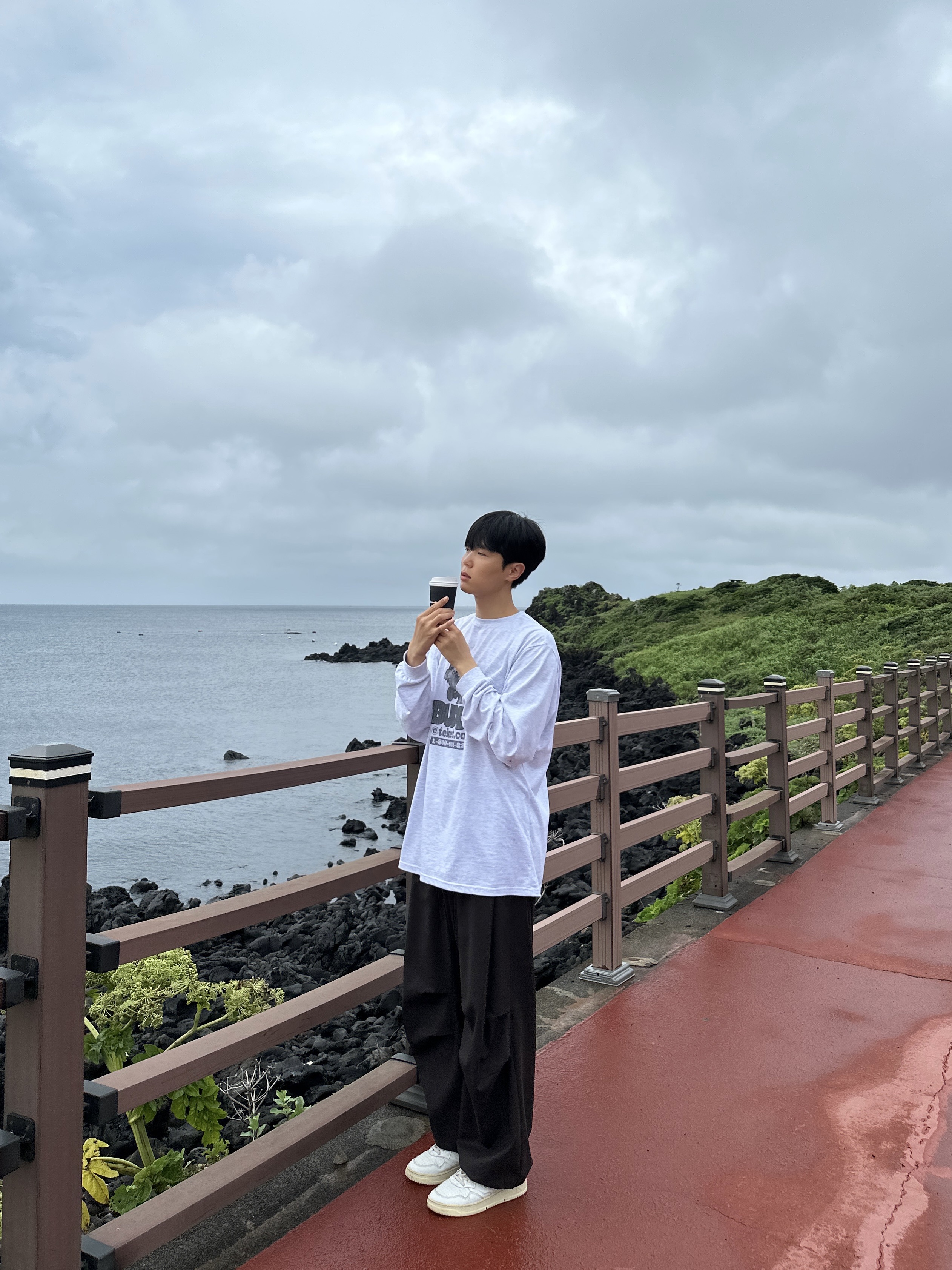 Autry Medalist Low Goatskin Sneakers White 착용 스타일 - 1
