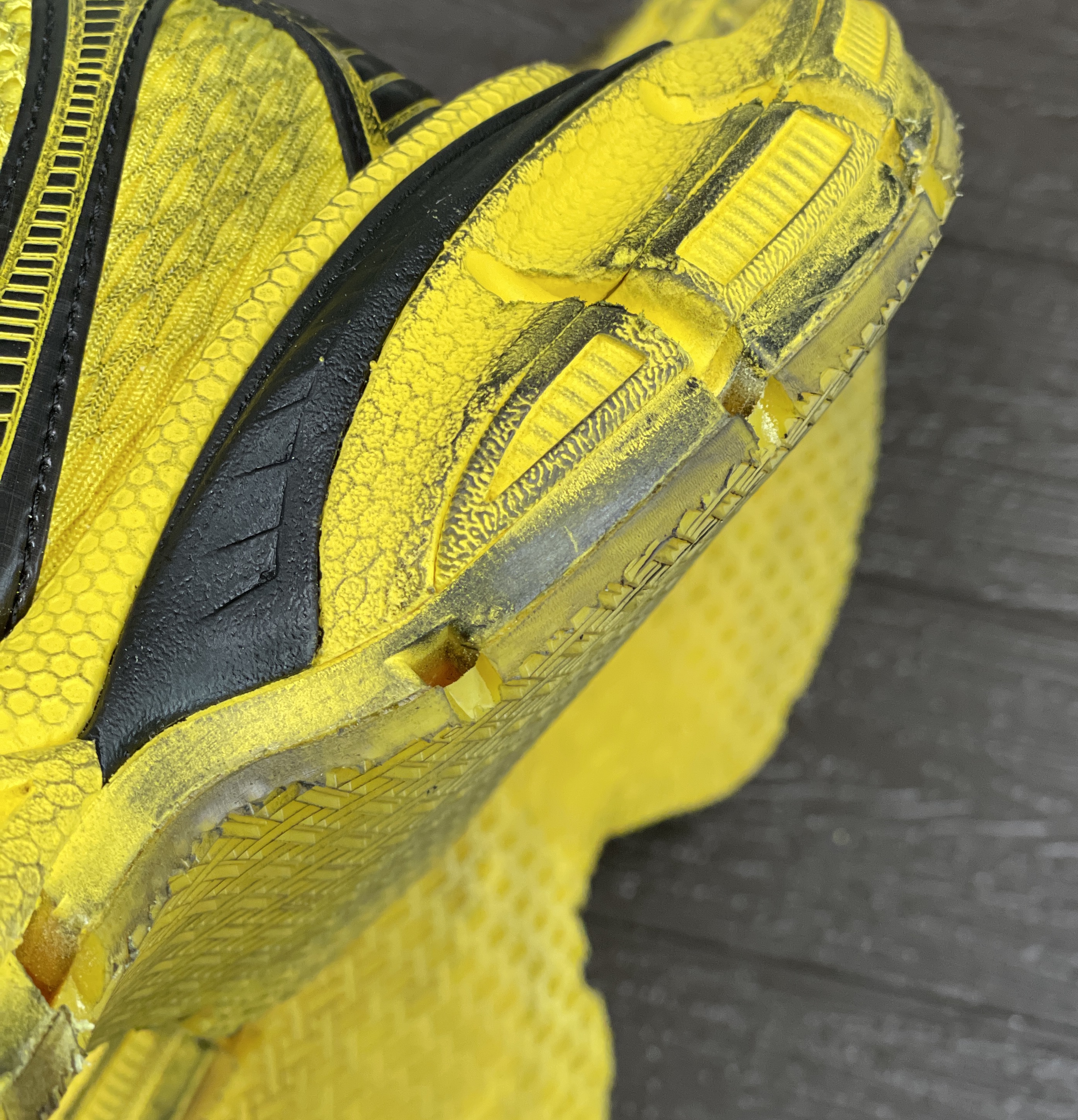Balenciaga 3XL Sneakers Yellow Black 착용 스타일 - 4