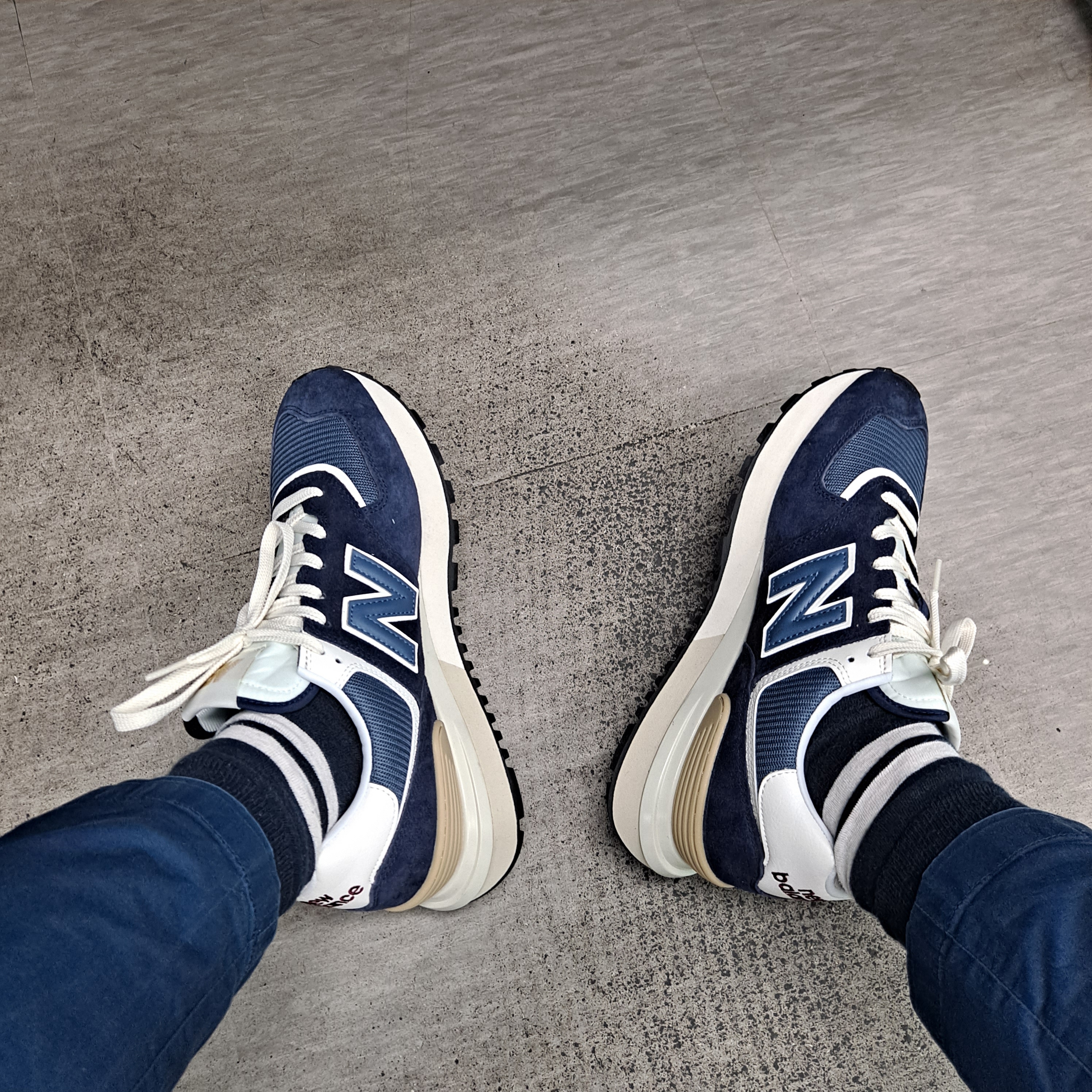 New Balance 574 Legacy Navy 착용 스타일