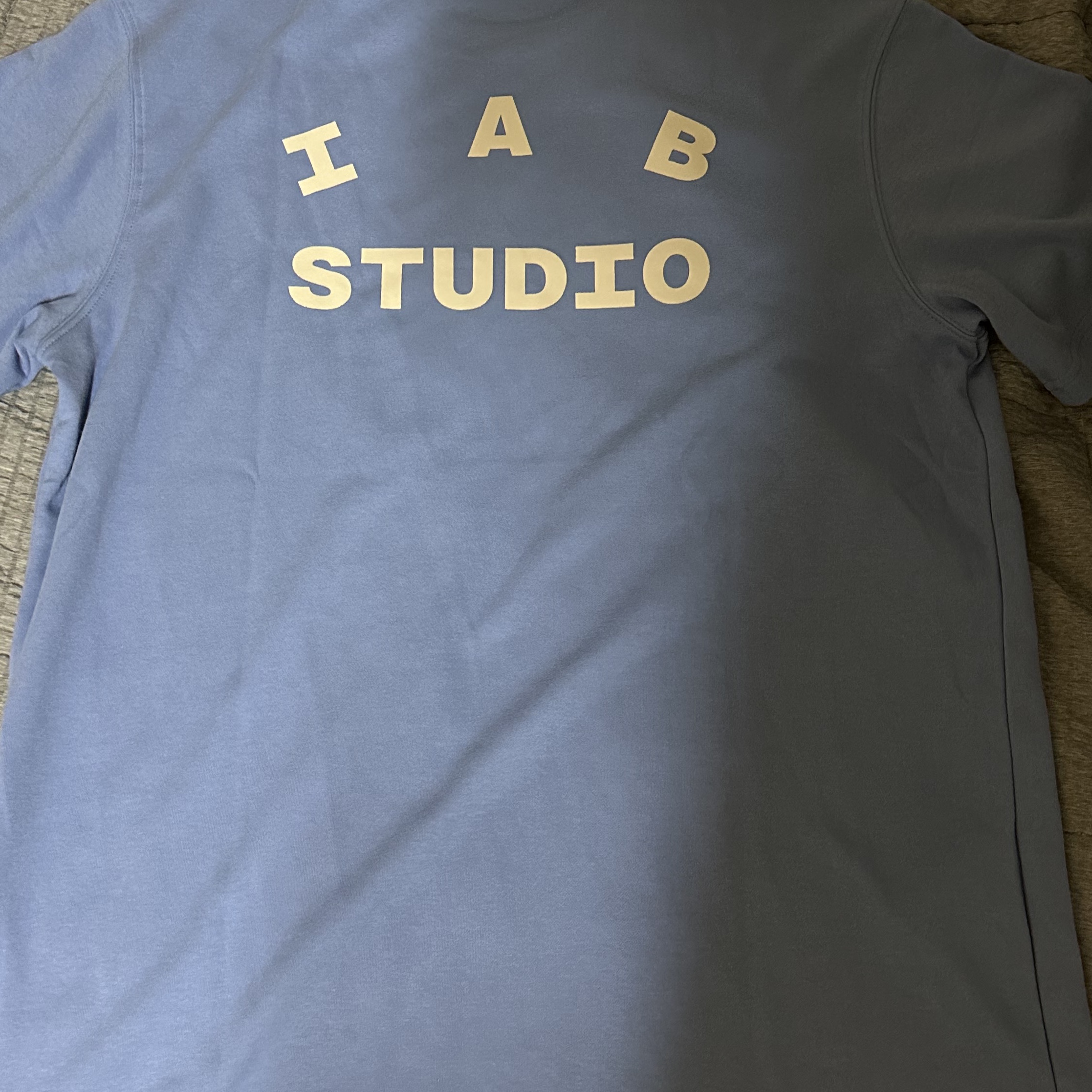 IAB Studio x Netflix SS T-Shirt Blue 착용 스타일