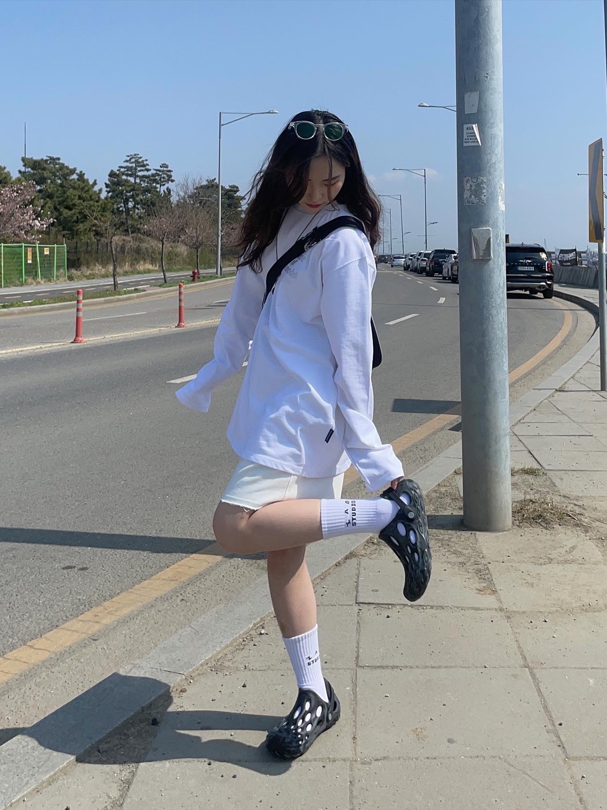 IAB Studio Socks White Set 착용 스타일