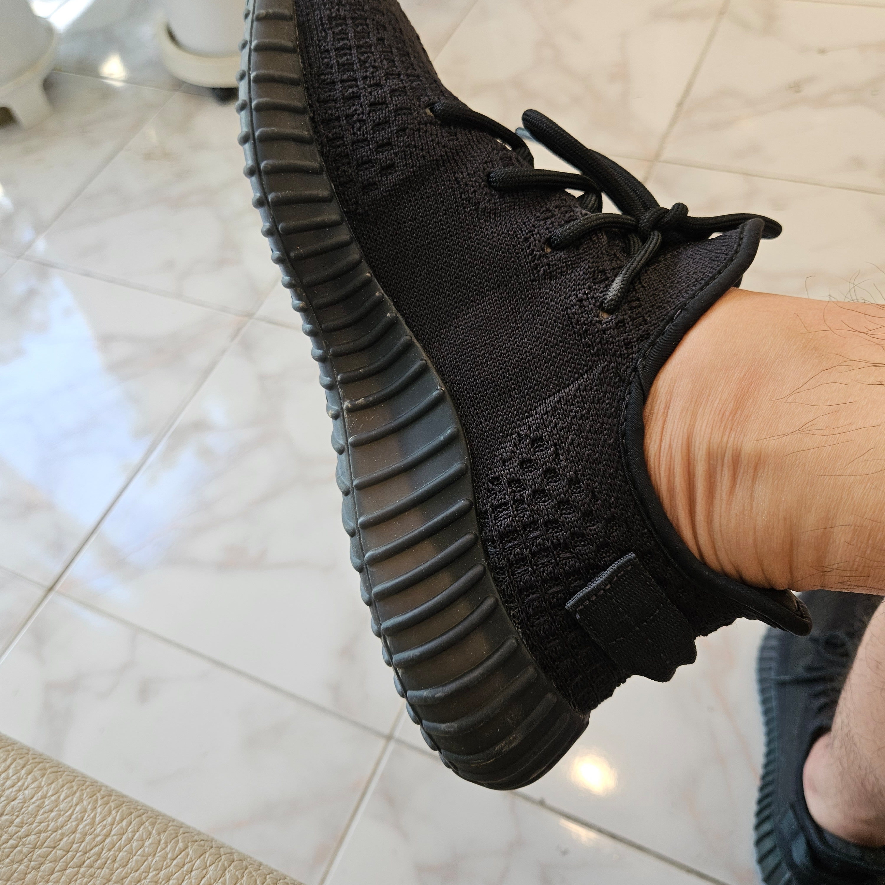 Adidas Yeezy Boost 350 V2 Onyx 착용 스타일