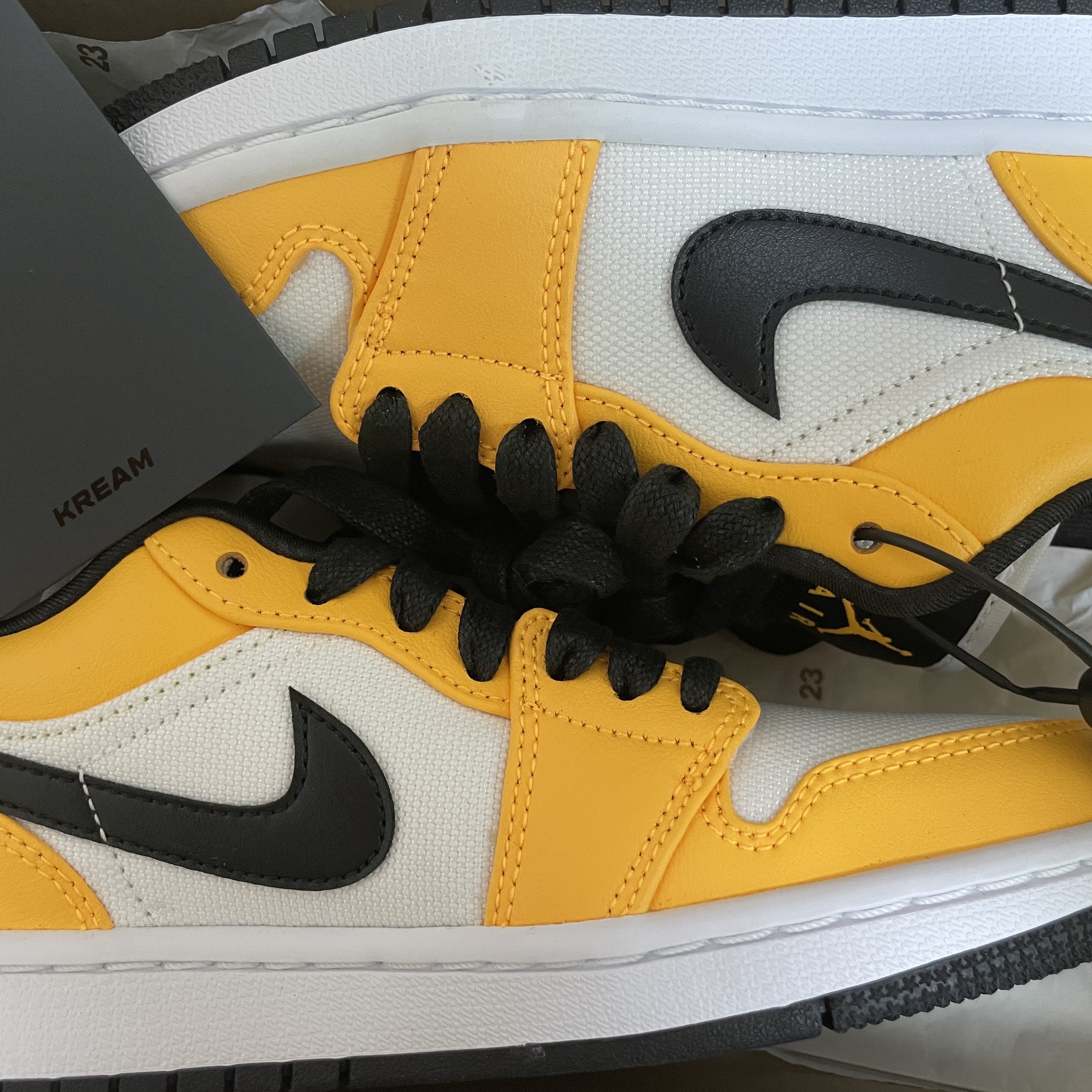 (W) Jordan 1 Low SE Laser Orange 착용 스타일