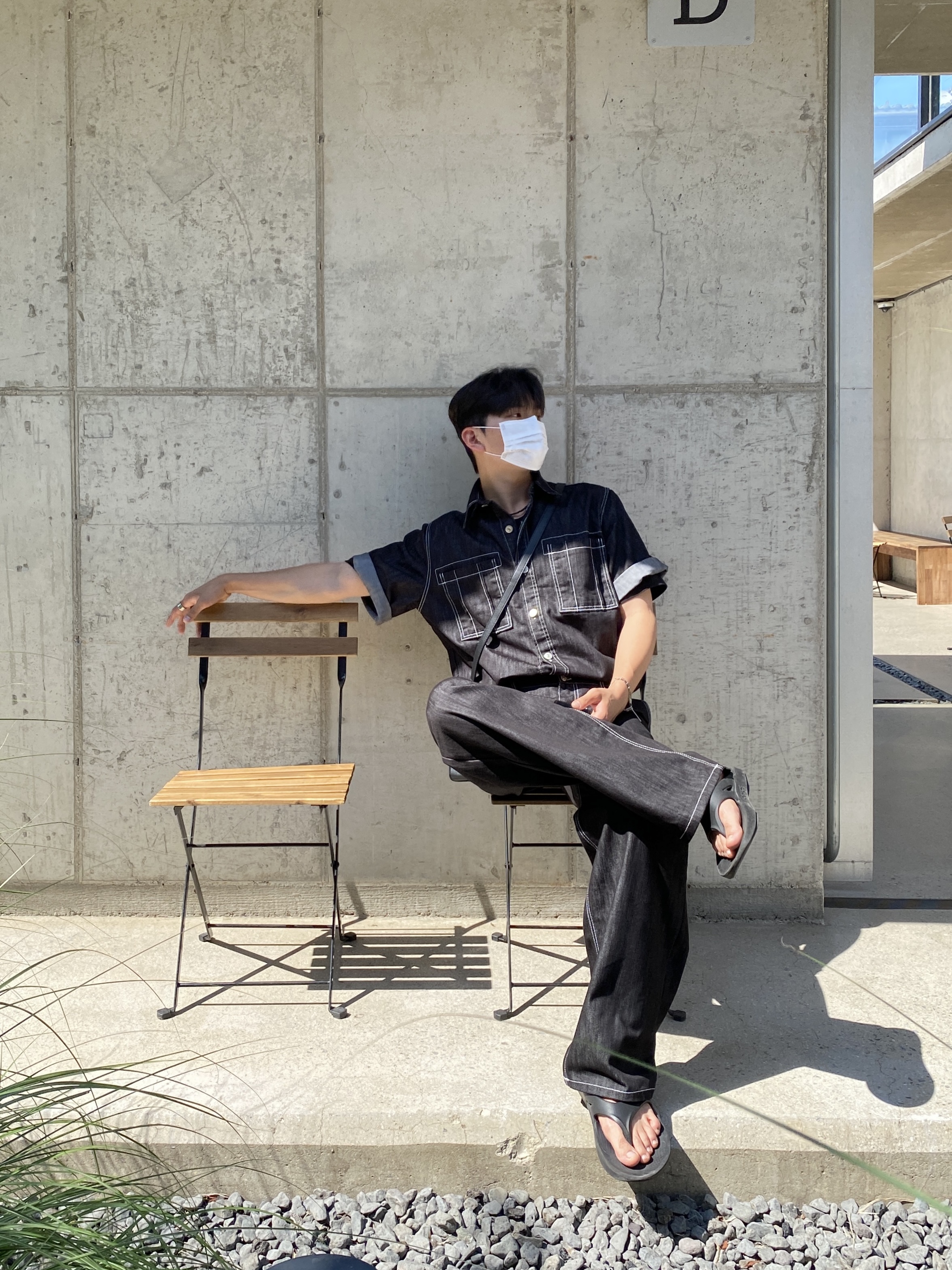 Oofos OOriginal Black 착용 스타일 - 4