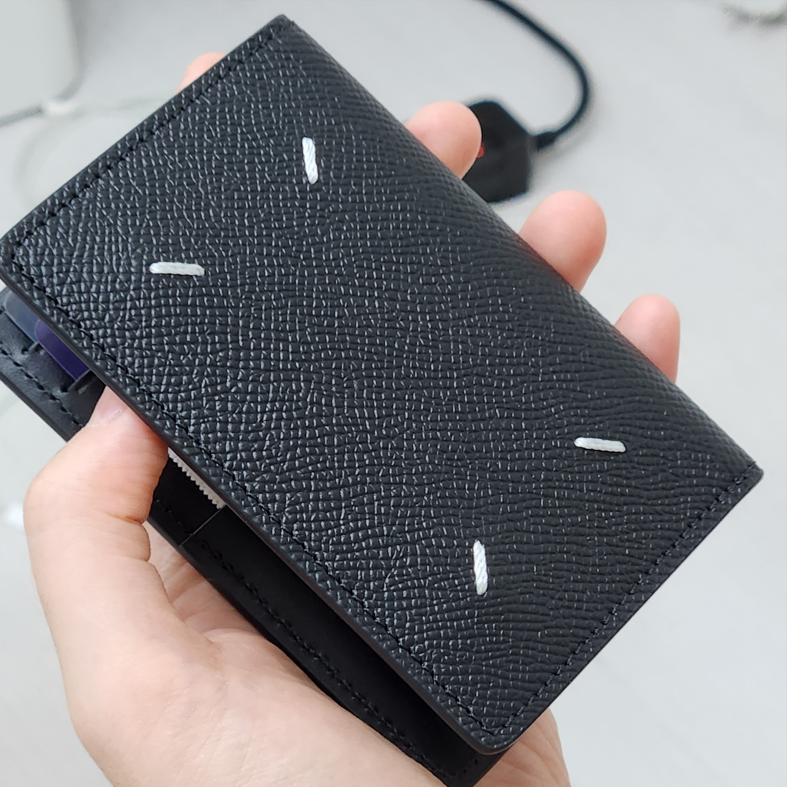 Maison Margiela Leather Bi-Fold Card Holder Black 착용 스타일