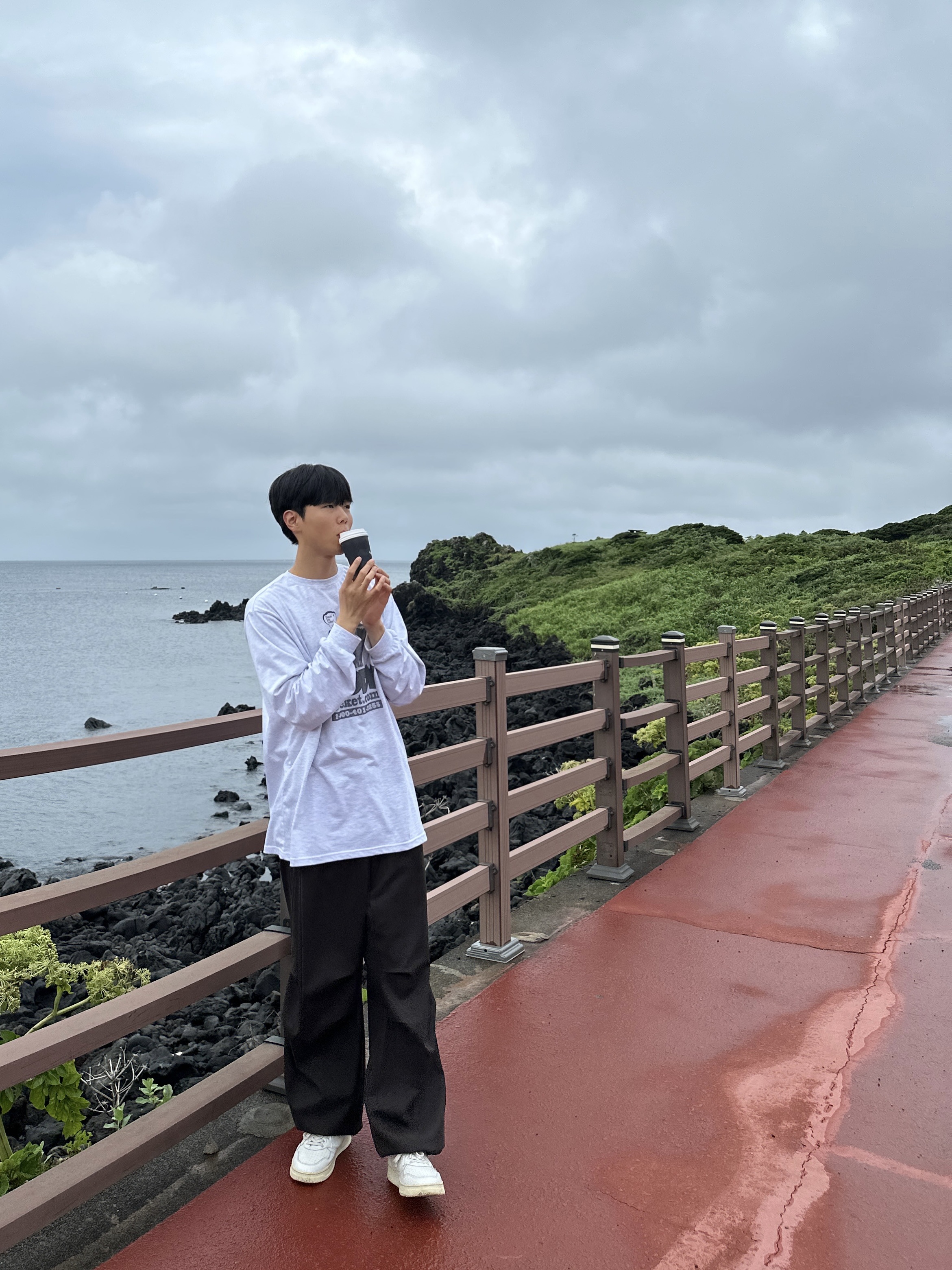 Autry Medalist Low Goatskin Sneakers White 착용 스타일 - 2