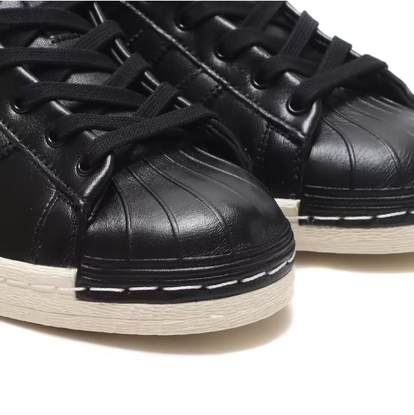 Adidas Superstar Lux Black White 착용 스타일 - 2