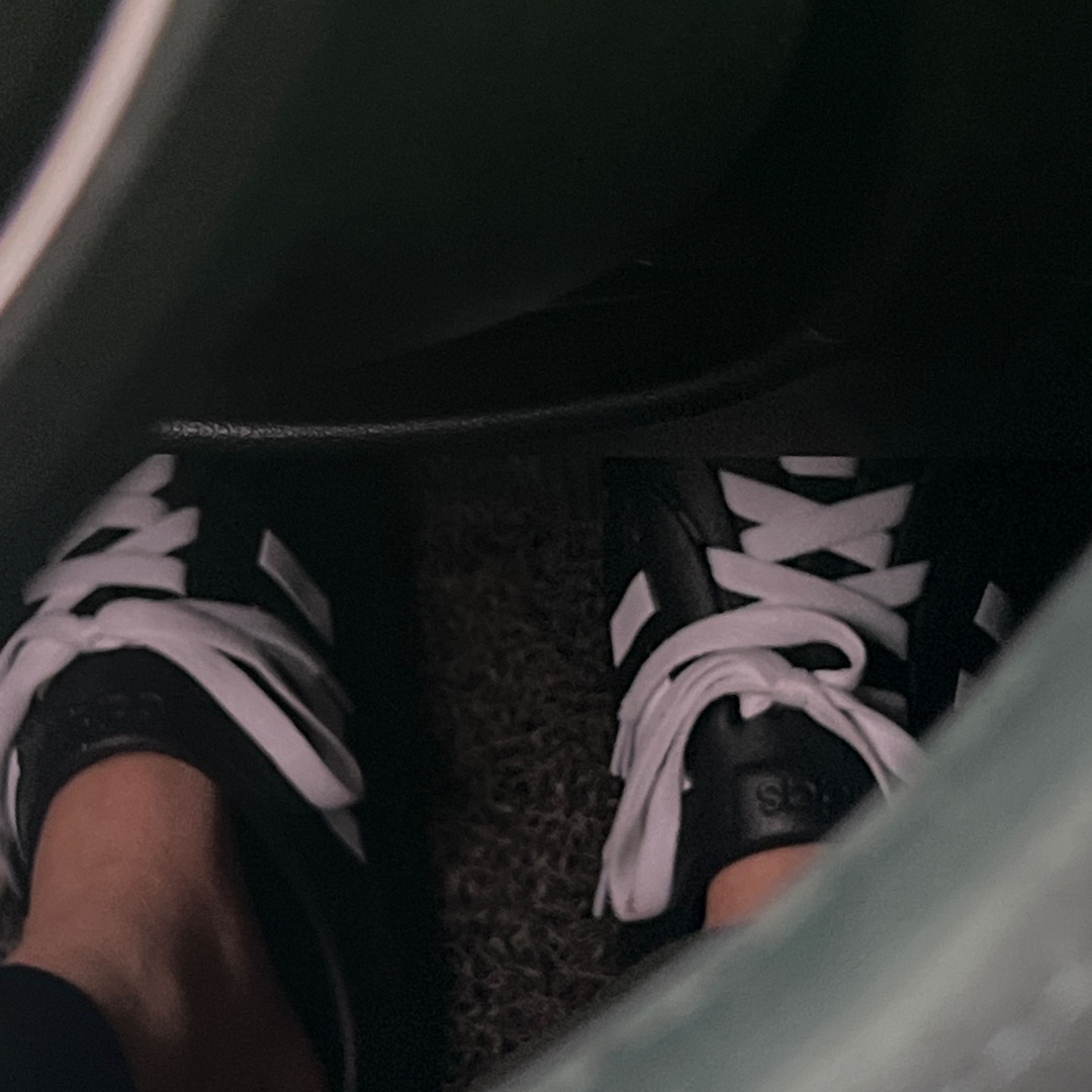 Adidas Adilette Clog Black White 착용 스타일
