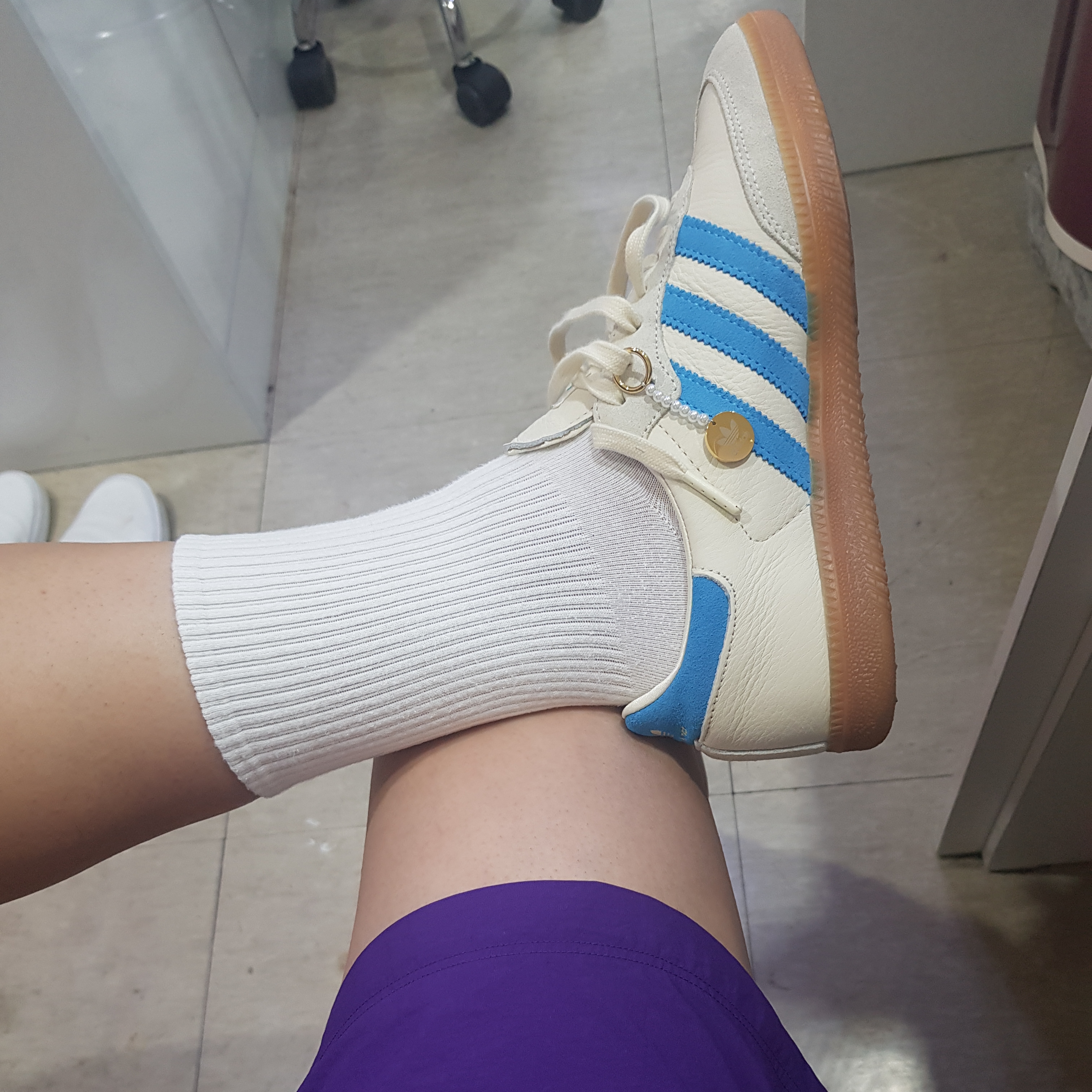 Adidas x Sporty & Rich Samba Cream Blue 착용 스타일