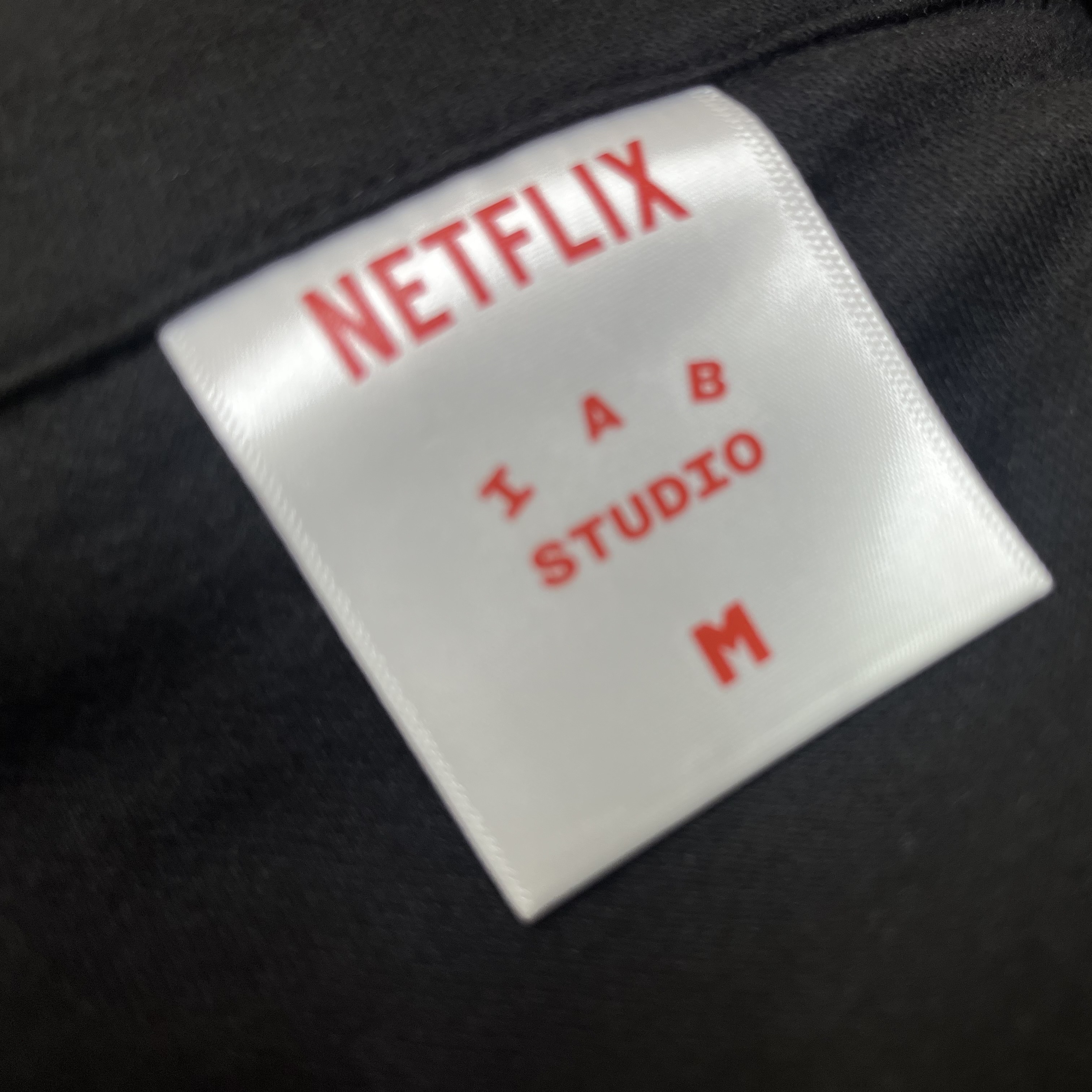 IAB Studio x Netflix Pajama Cushion Cover Set Black 착용 스타일 - 4