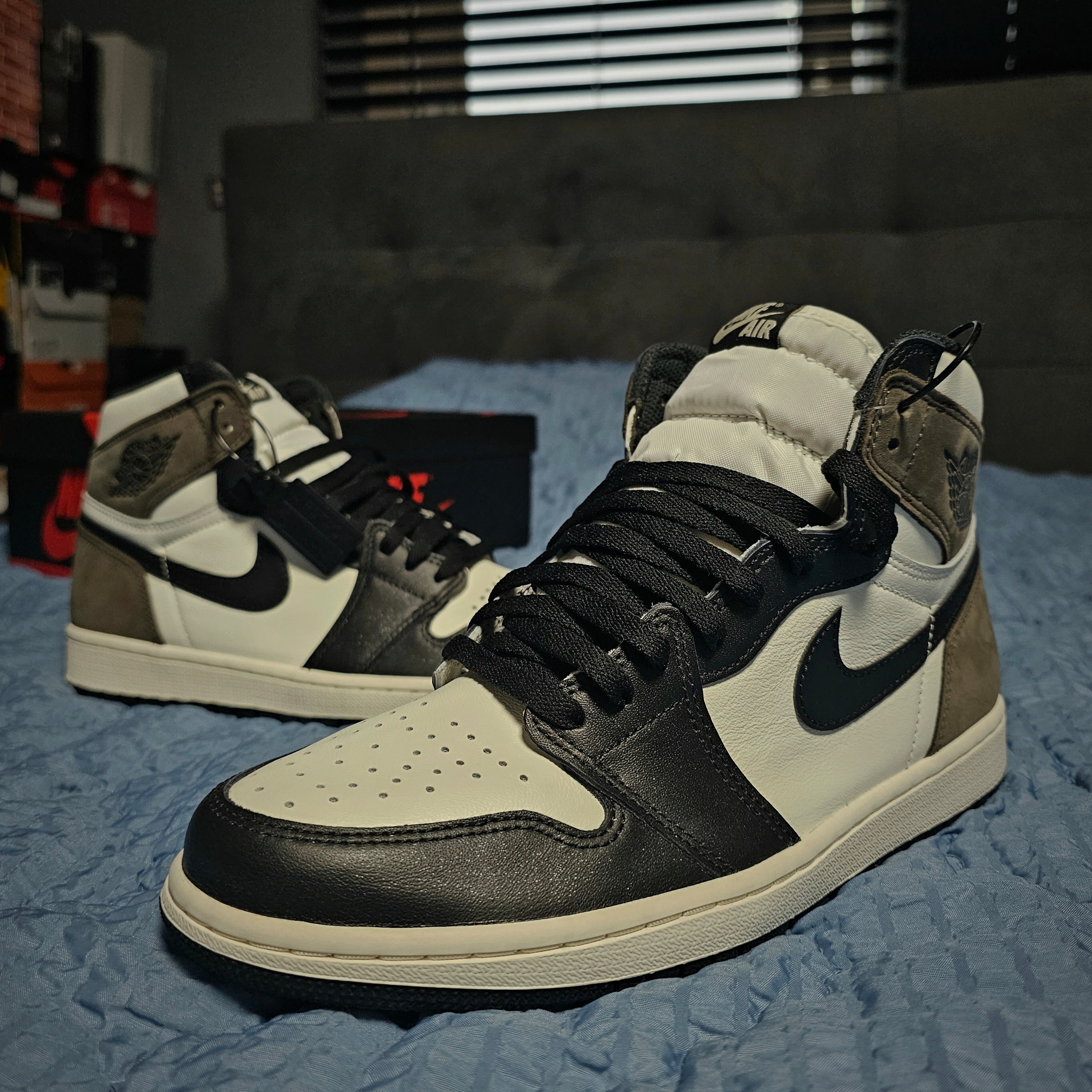 Jordan 1 Retro High OG Black Mocha 착용 스타일 - 2