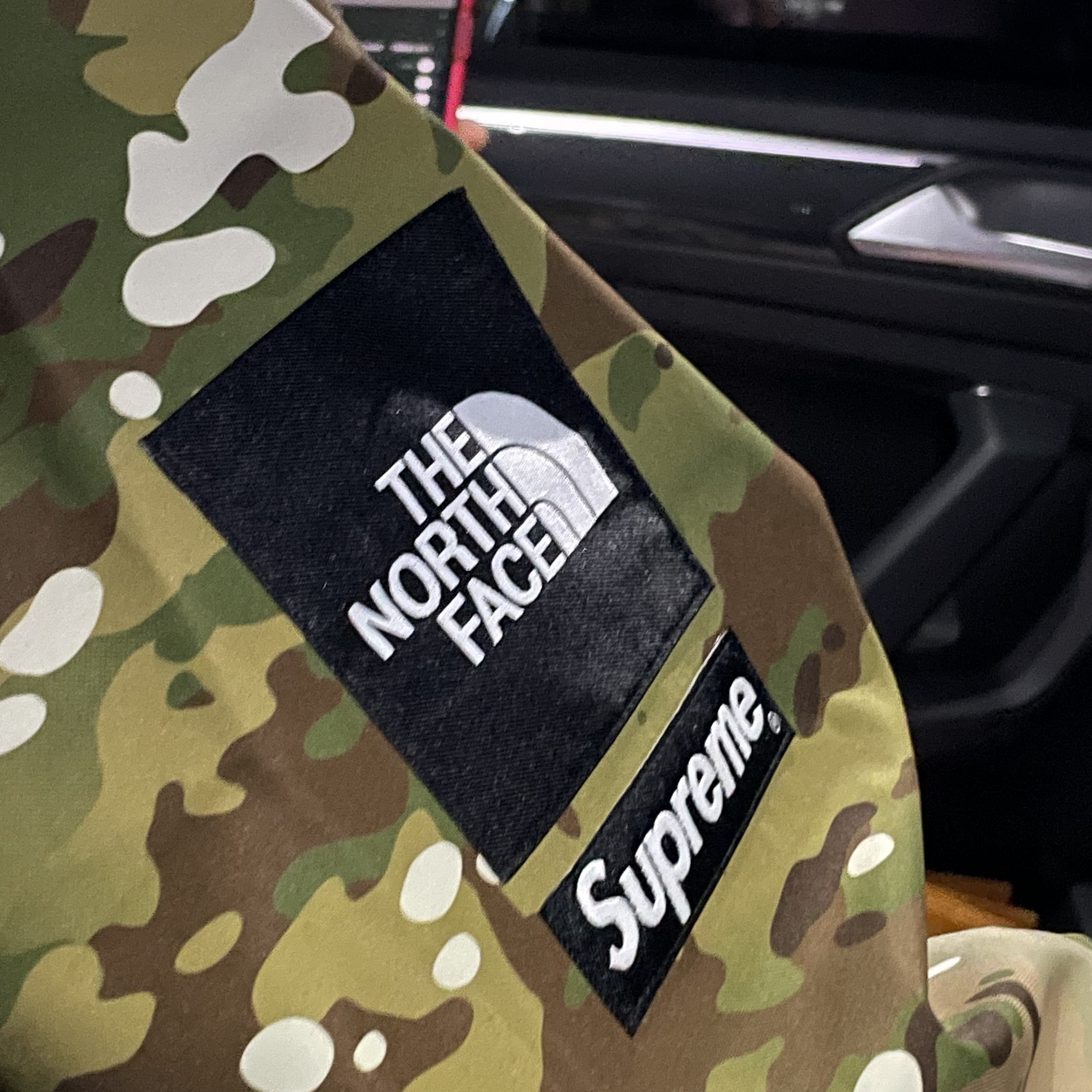 Supreme x The North Face Summit Series Rescue Mountain Pro Jacket Multi Camo - 22SS 착용 스타일 - 2