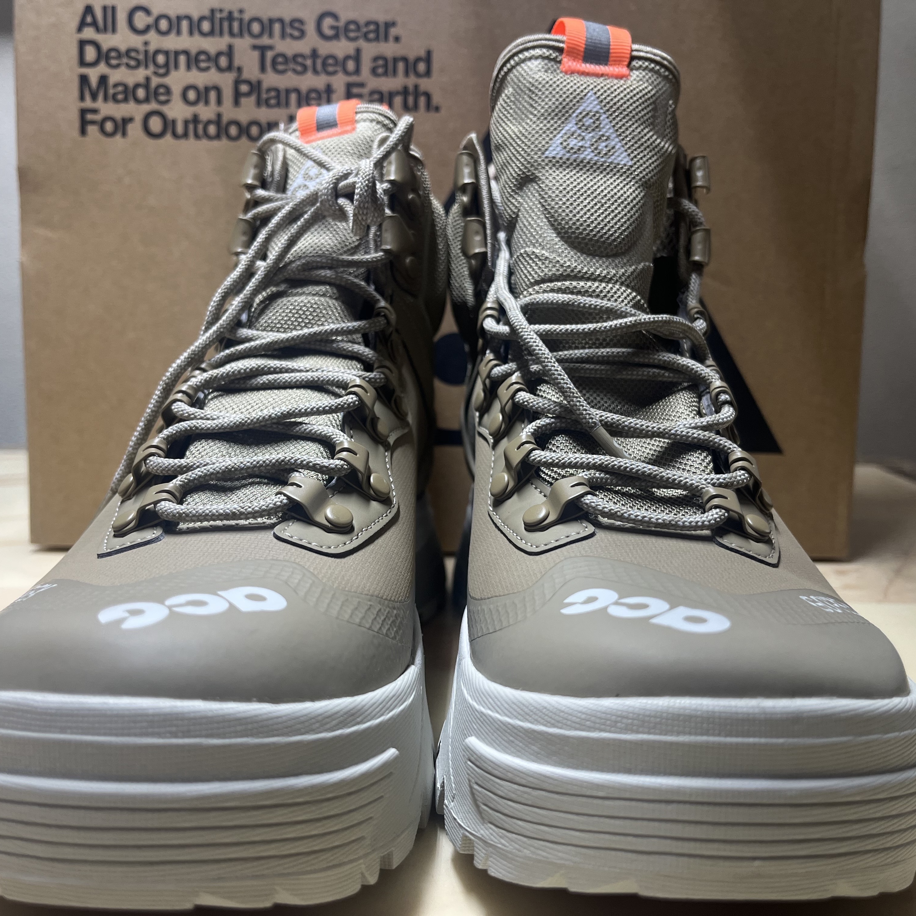 Nike ACG Air Zoom Gaiadome Gore-Tex Khaki Light Bone 착용 스타일 - 4