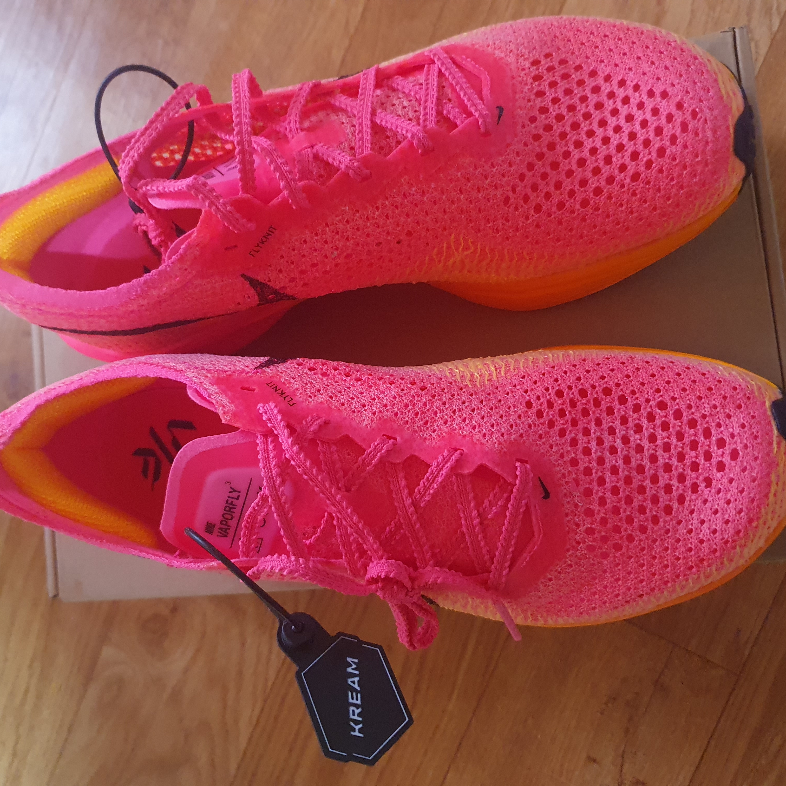 Nike ZoomX Vaporfly Next% 3 Hyper Pink 착용 스타일