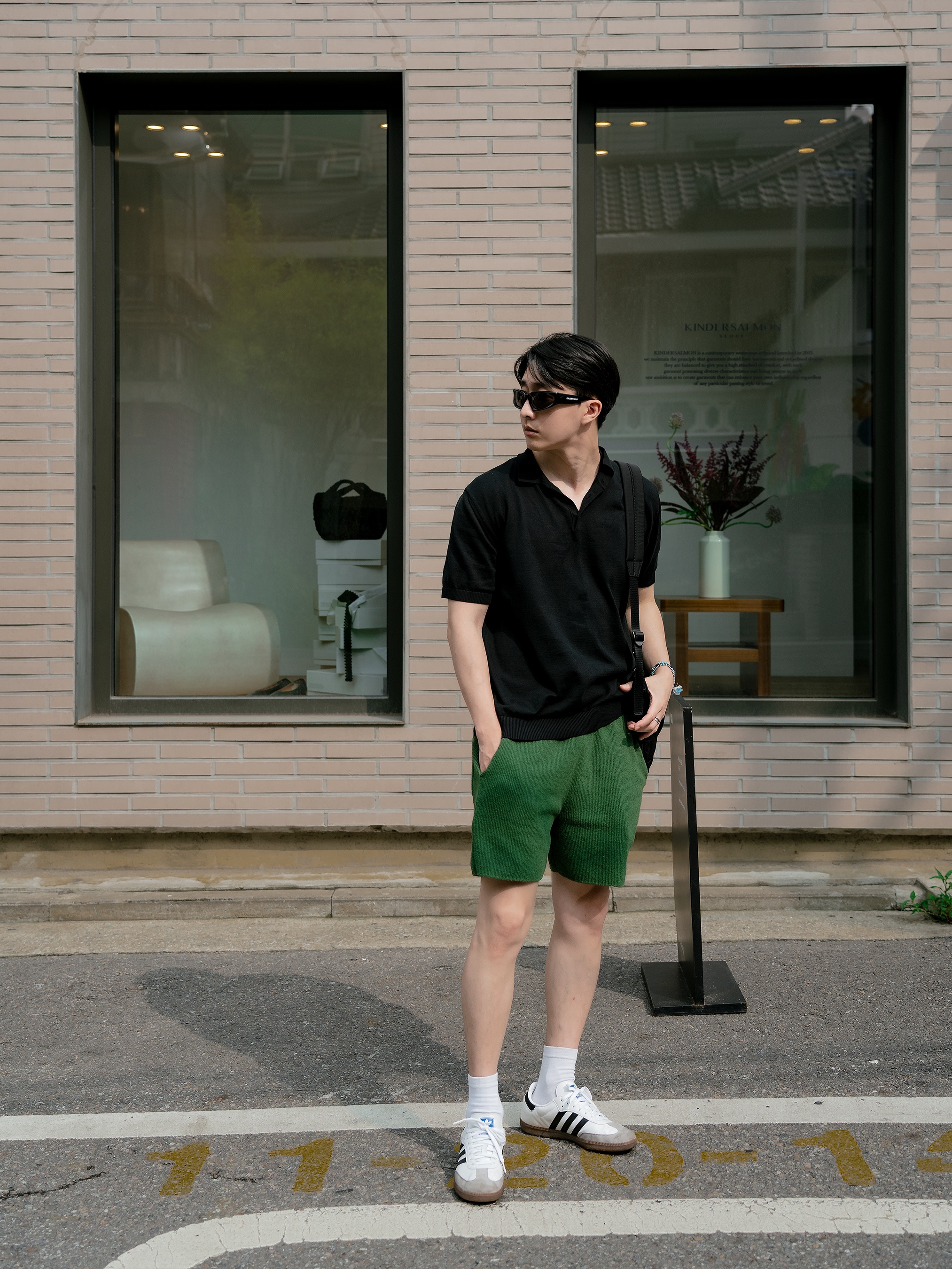 Balenciaga Swift Oval Sunglasses Black, Adidas Samba Vegan White Black 착용 스타일 - 2