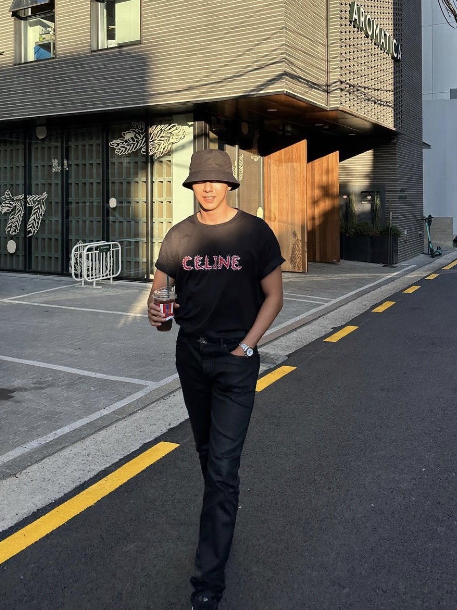 Celine Rhinestones Loose T-Shirt in Cotton Jersey Black Red, Nike x Tiffany & Co. Air Force 1 Low SP 1837 착용 스타일 - 2