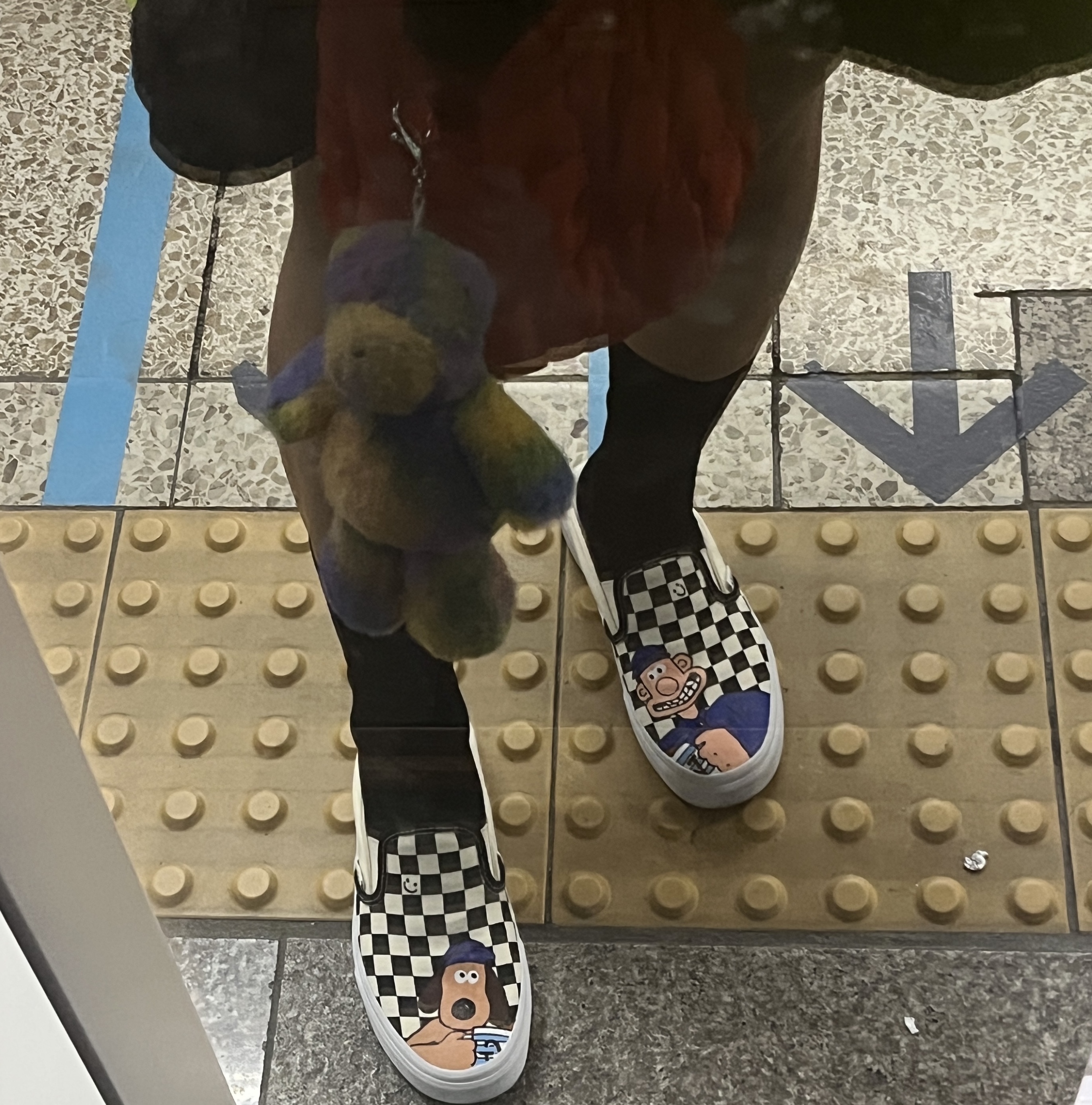 Vans Classic Slip-On Mule Checkerboard Black White, COS Quilted Micro Bag Orange 착용 스타일