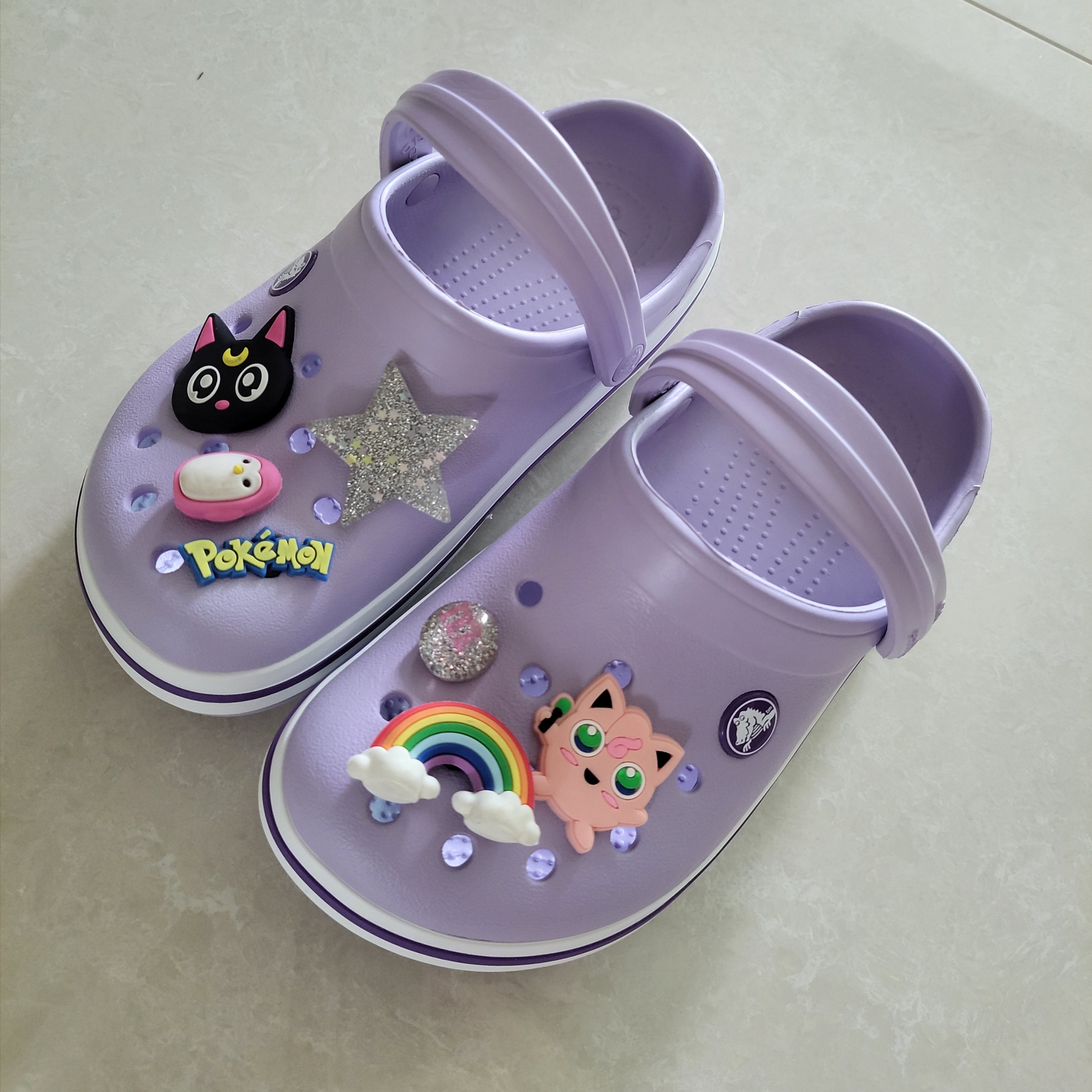 (Kids) Crocs Crocband Clog Lavender Neon Purple 착용 스타일