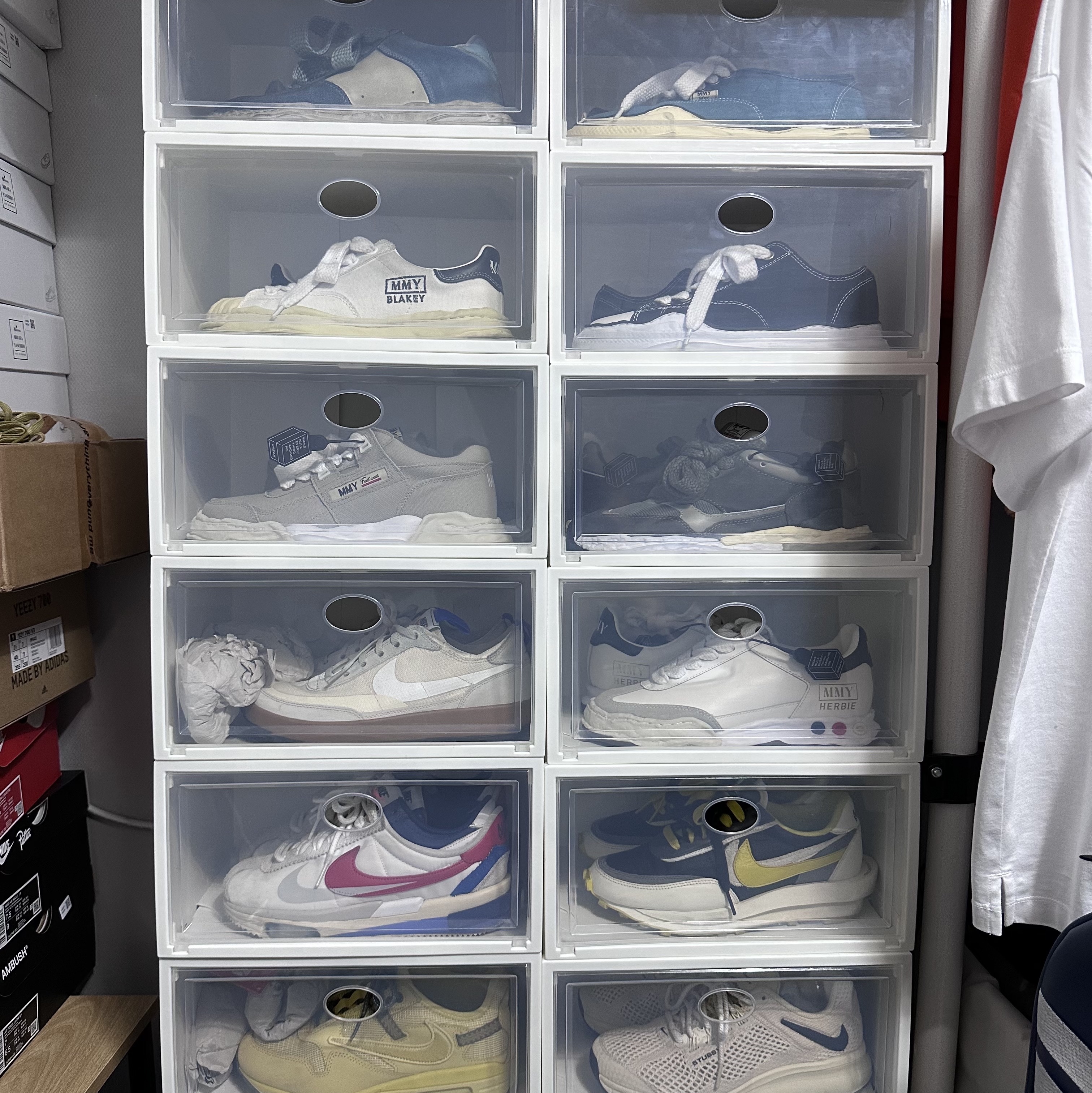 Maison Mihara Yasuhiro Wayne OG Sole Distressed Leather Low-top Sneaker Blue White, Maison Mihara Yasuhiro Baker OG Sole OD Canvas Low-top Sneakers Blue 착용 스타일