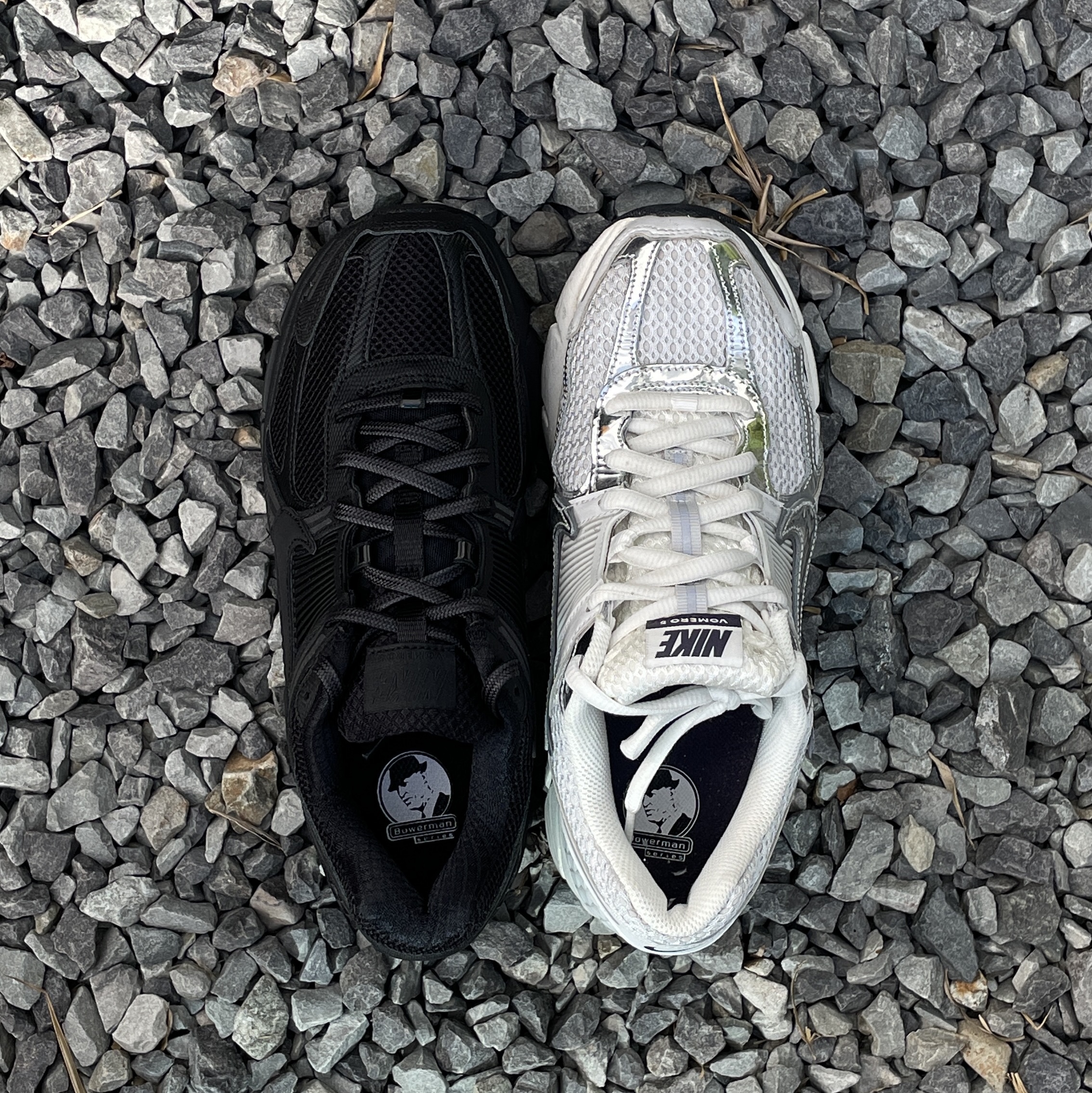 Nike Zoom Vomero 5 SP Black, (W) Nike Zoom Vomero 5 Photon Dust and Metallic Silver 착용 스타일 - 1
