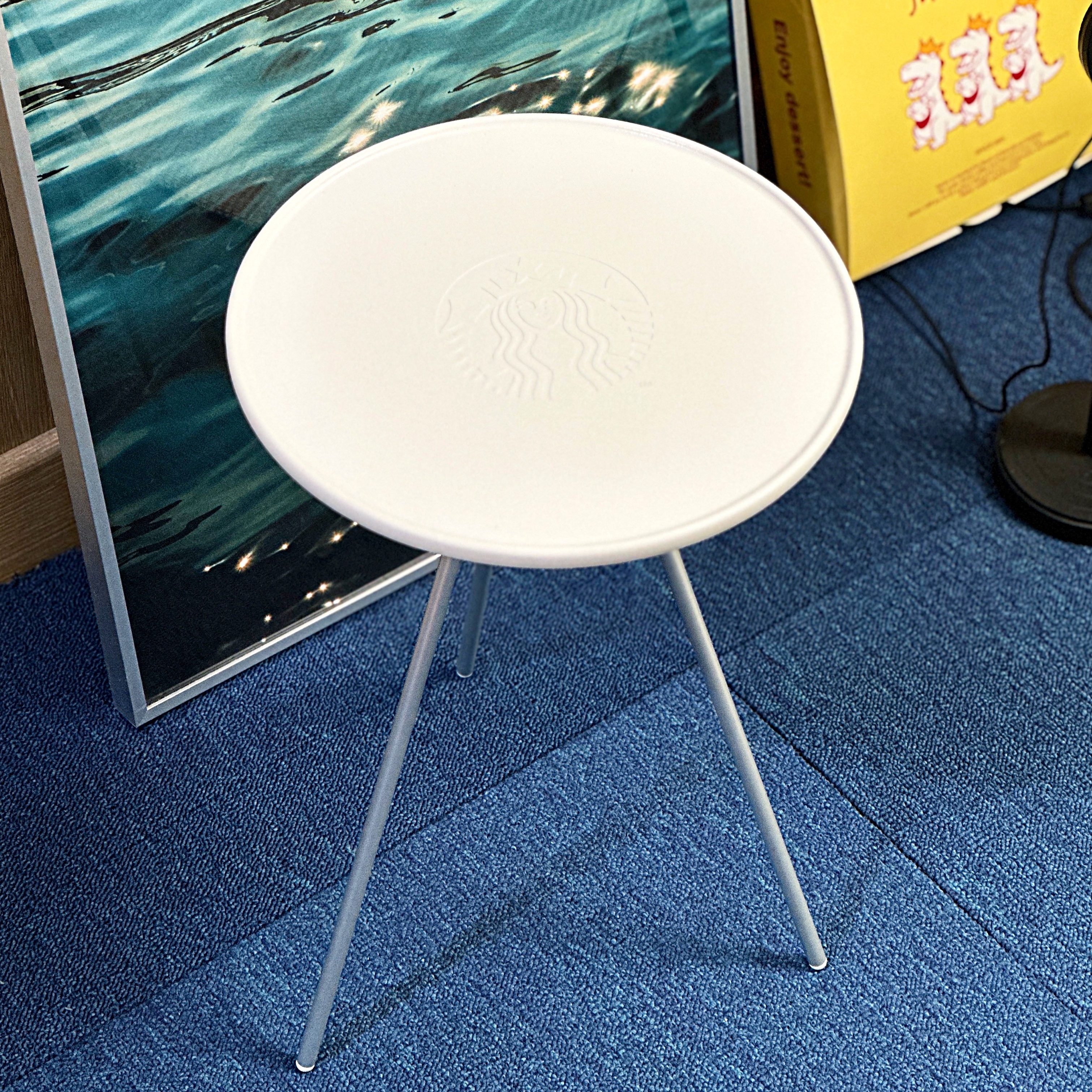 Starbucks x Helinox Side Table Ivory 착용 스타일