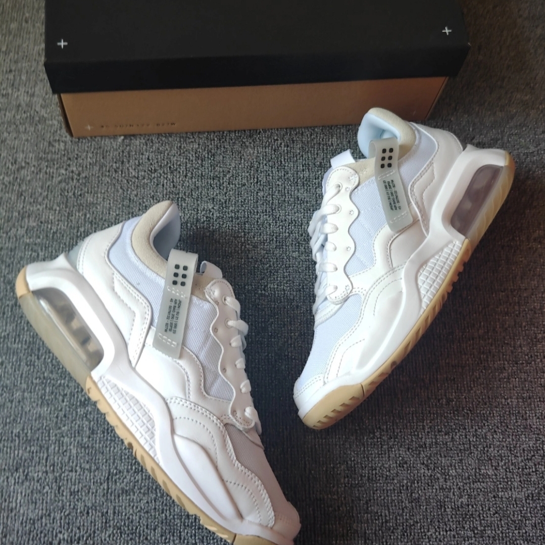 Jordan MA2 White 착용 스타일 - 1