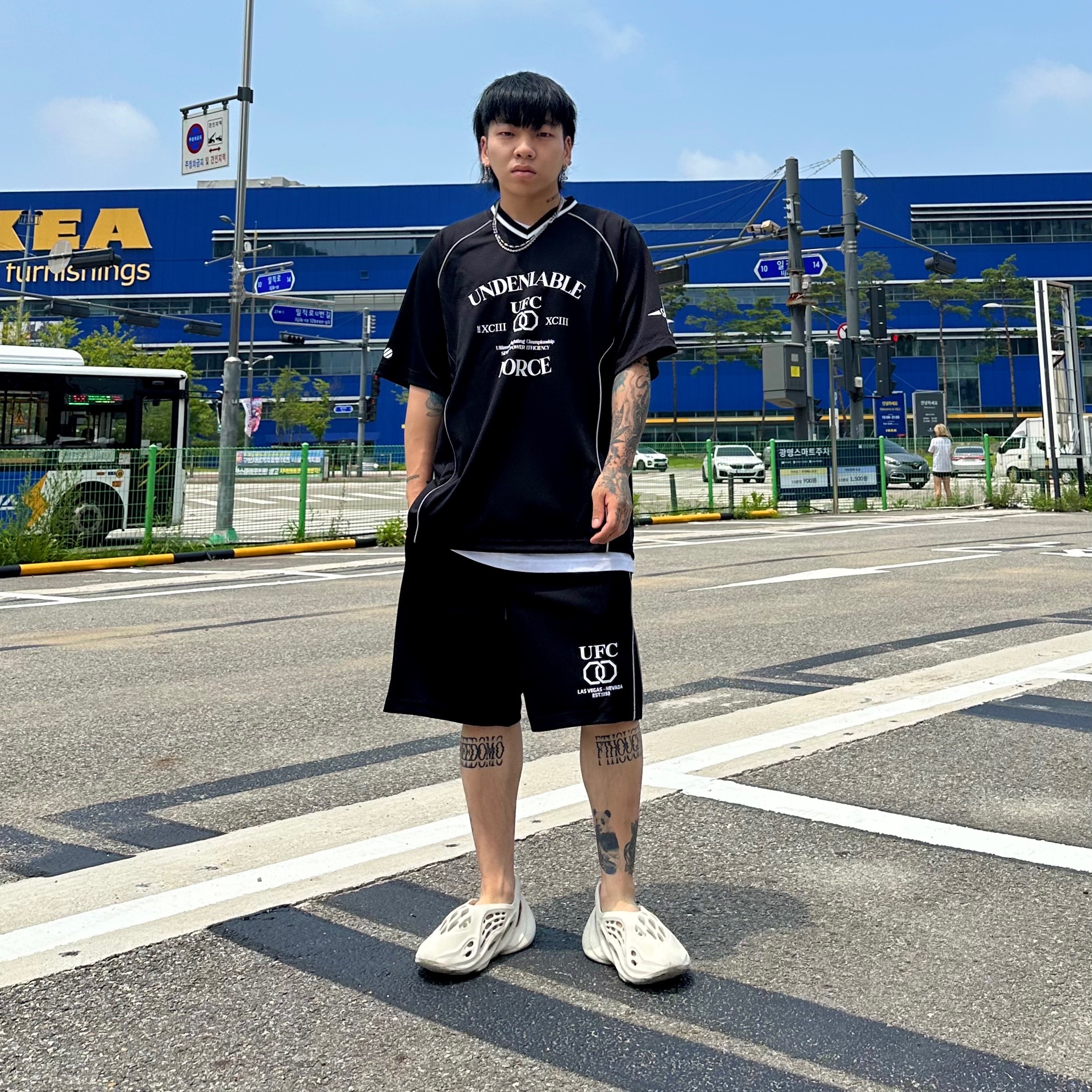 Adidas Yeezy Foam RNNR Ararat 착용 스타일 - 1