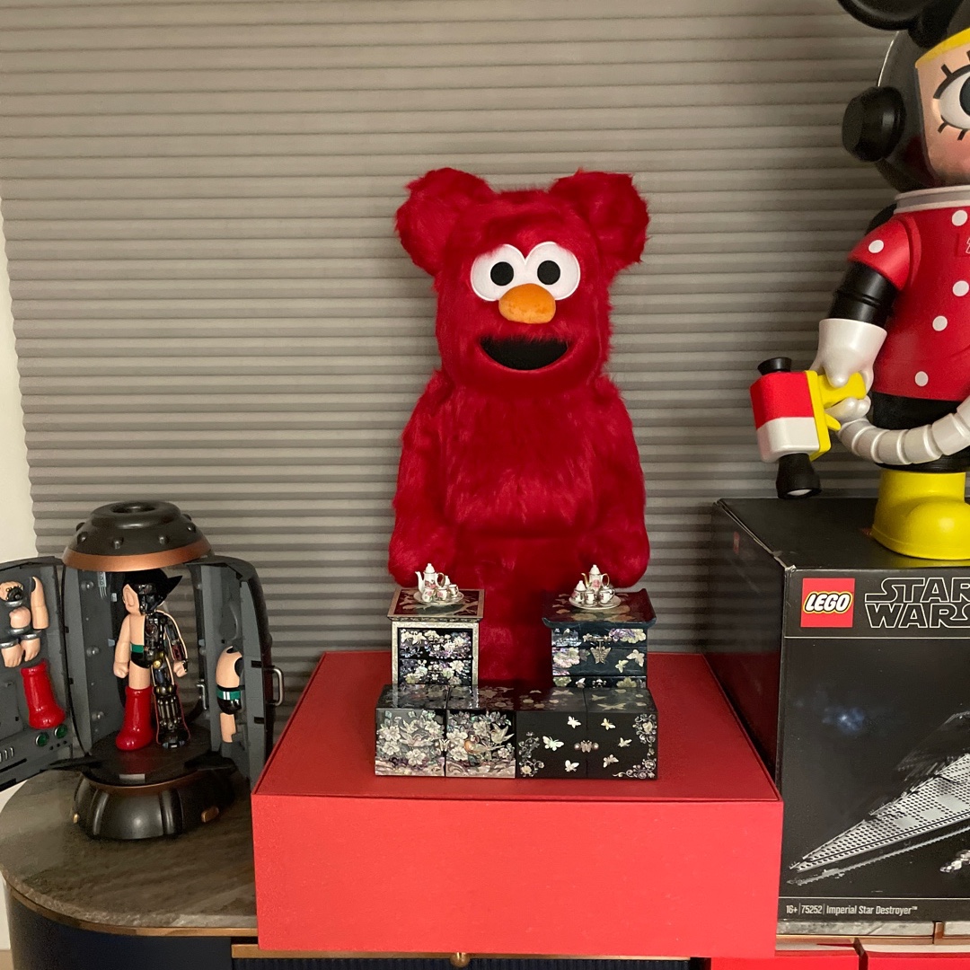 Bearbrick Sesame Street Elmo Costume Ver. 2 1000%, Pop Mart Mega Space Molly Minnie Mouse 1000% 착용 스타일