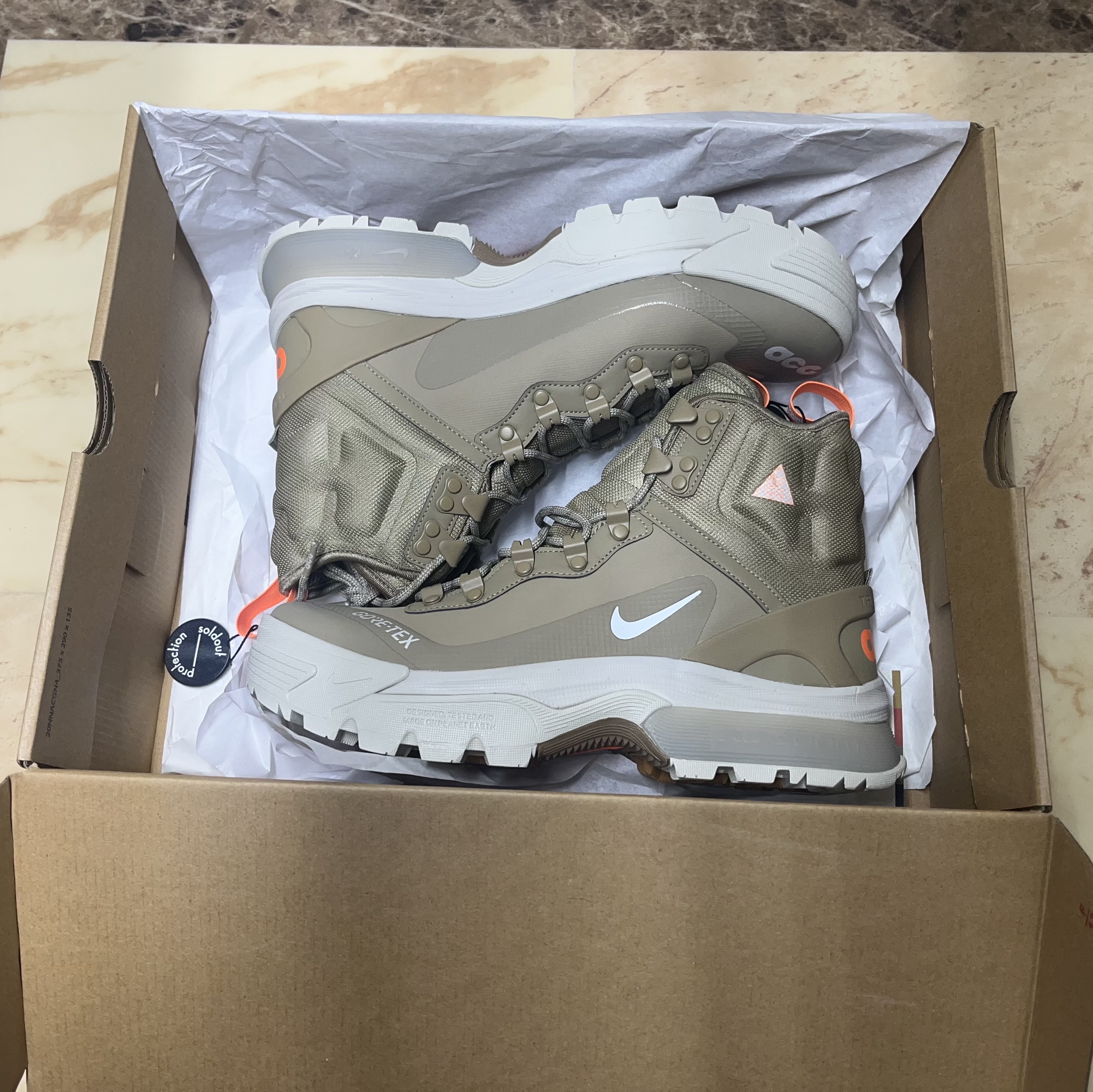 Nike ACG Air Zoom Gaiadome Gore-Tex Khaki Light Bone 착용 스타일 - 3