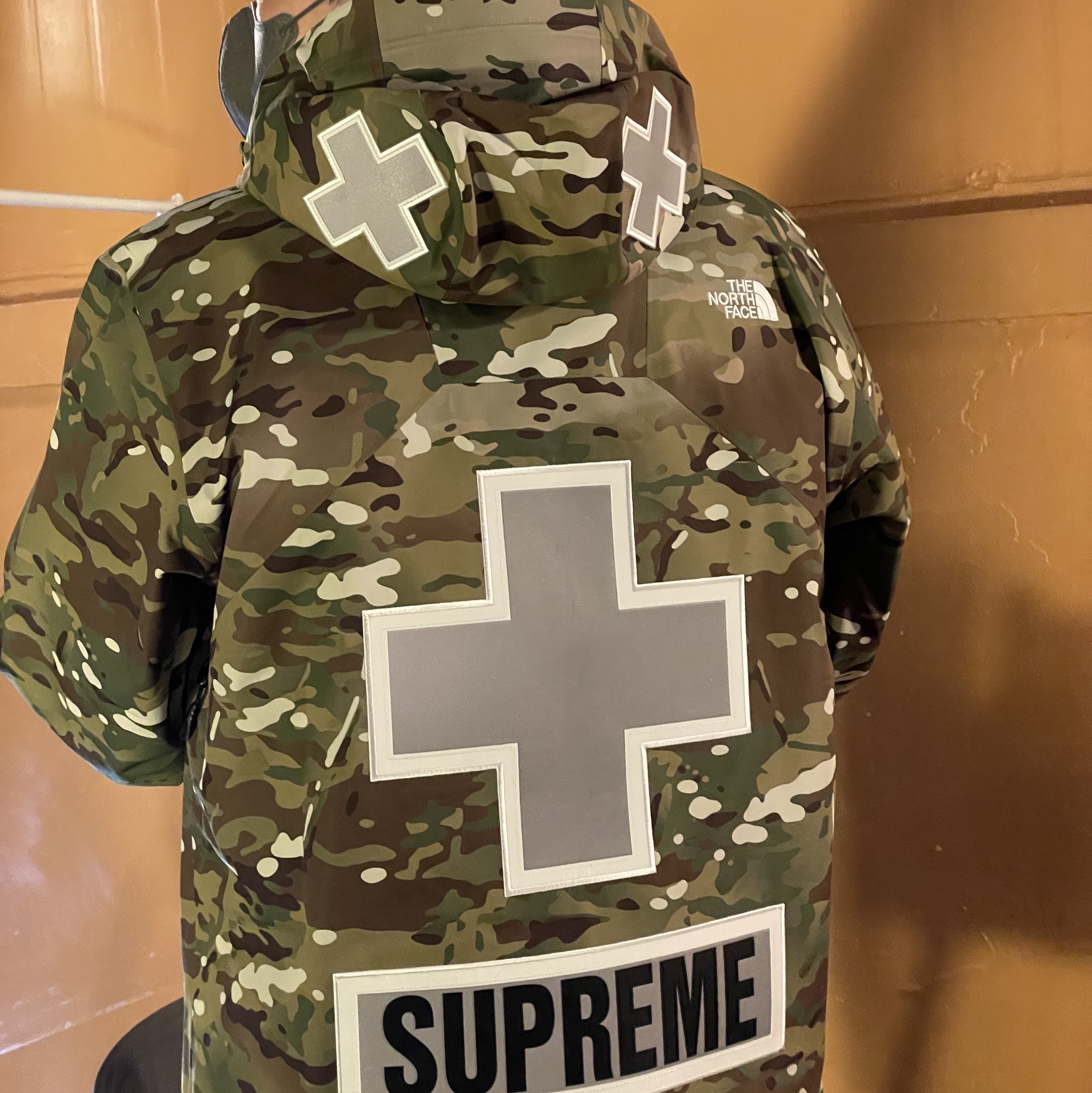 Supreme x The North Face Summit Series Rescue Mountain Pro Jacket Multi Camo - 22SS 착용 스타일 - 3