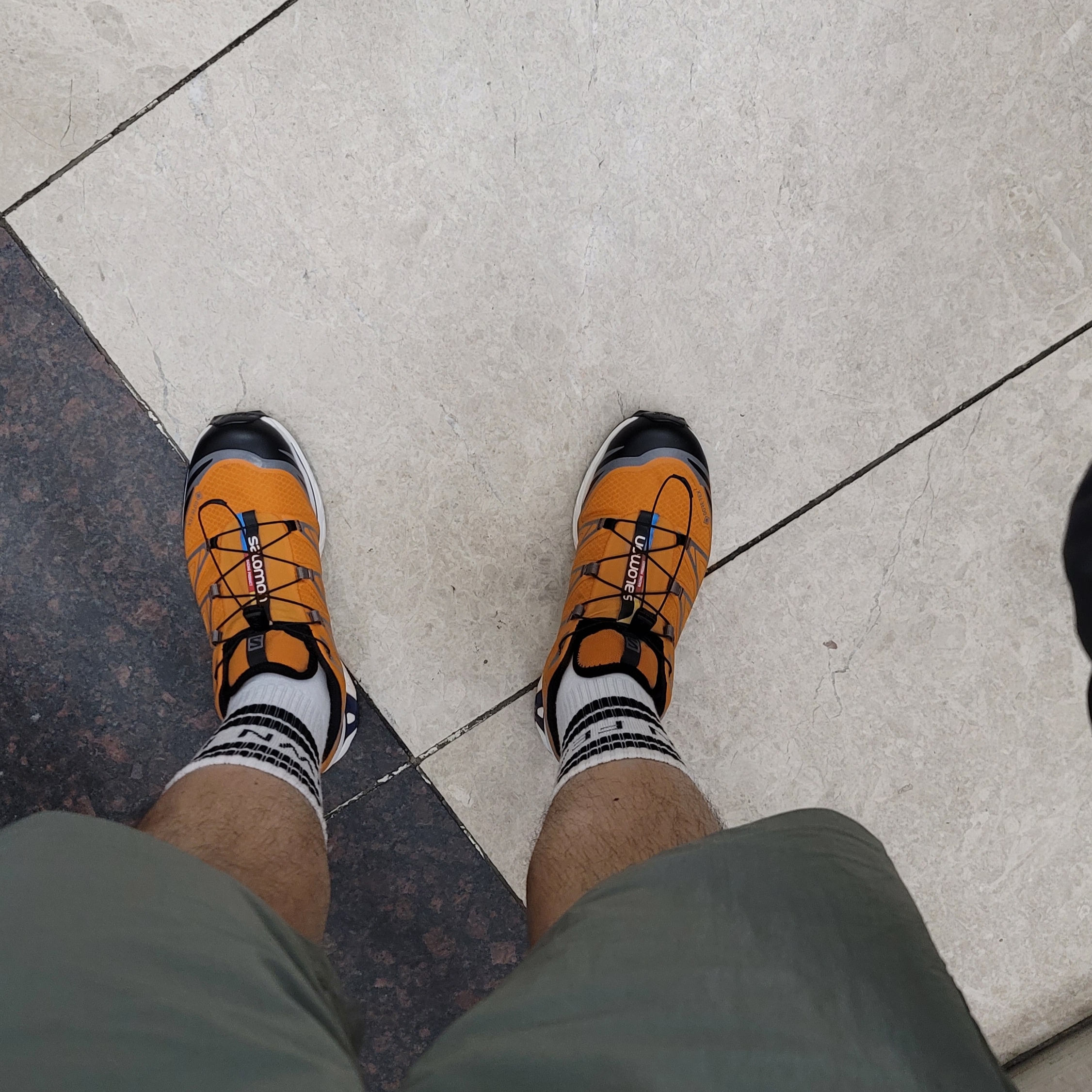 Salomon XT-6 Gore-Tex Utility Marmalade 착용 스타일