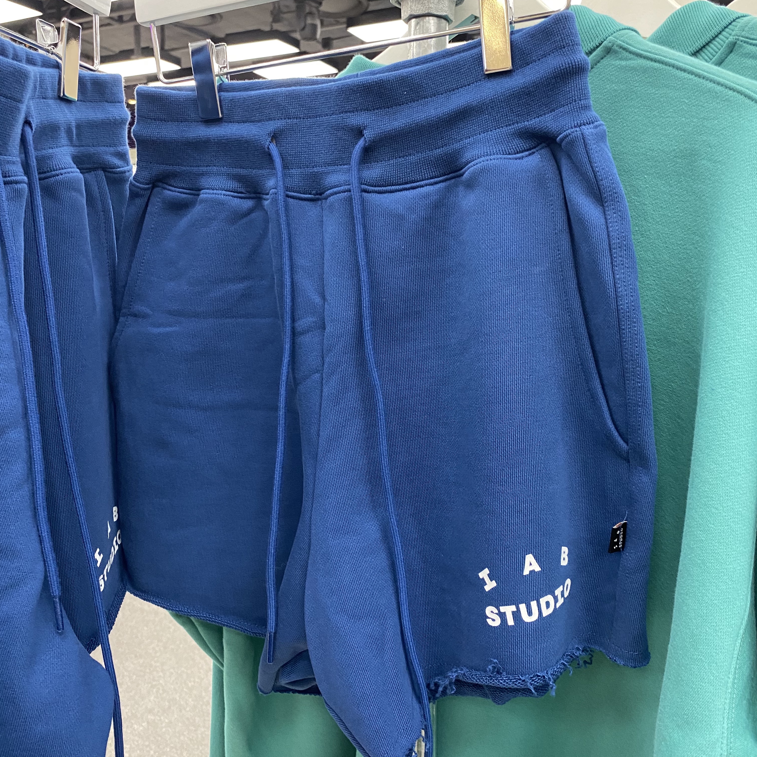 IAB Studio Heavy Sweatshorts Navy - 23FW 착용 스타일