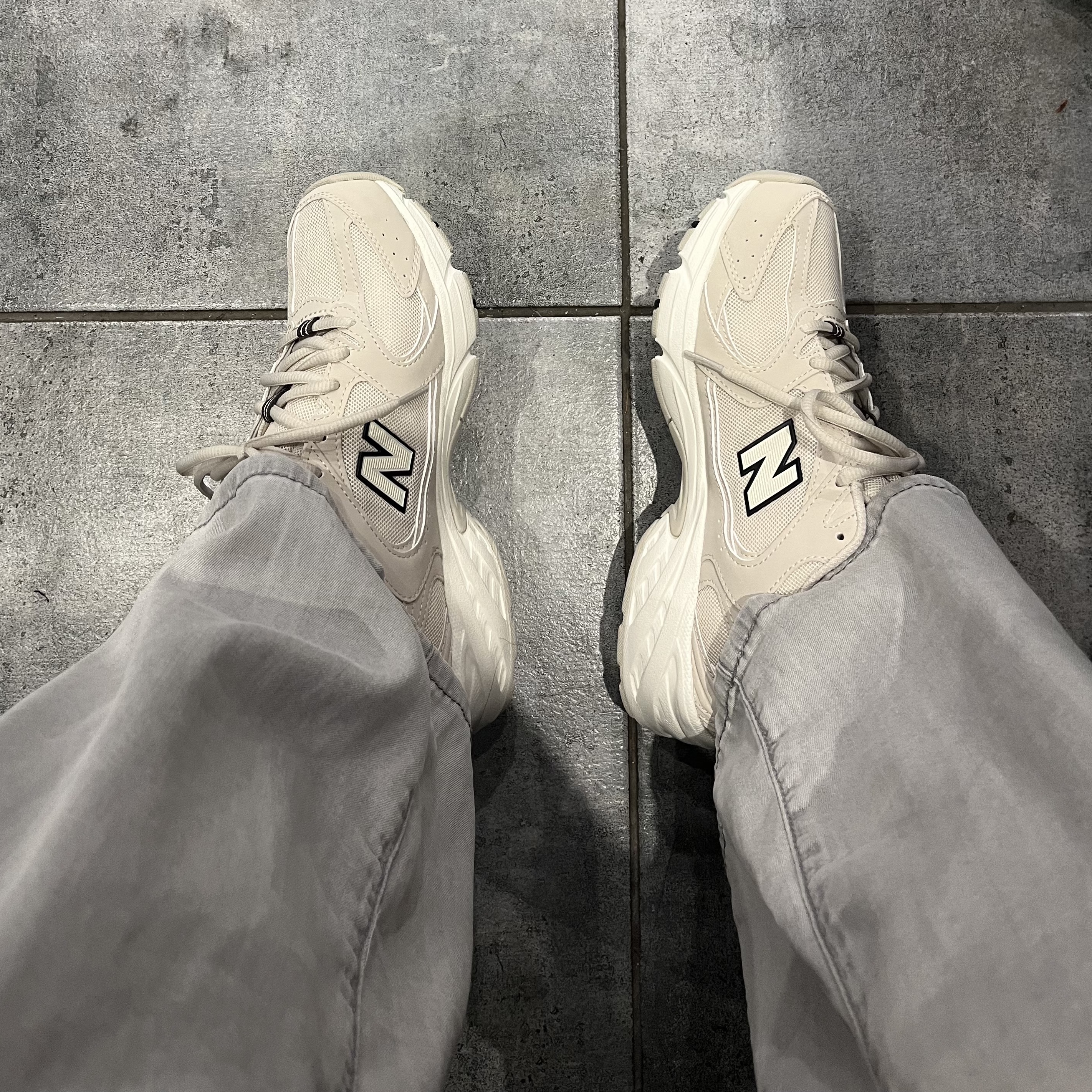 New Balance 530 Ivory 착용 스타일