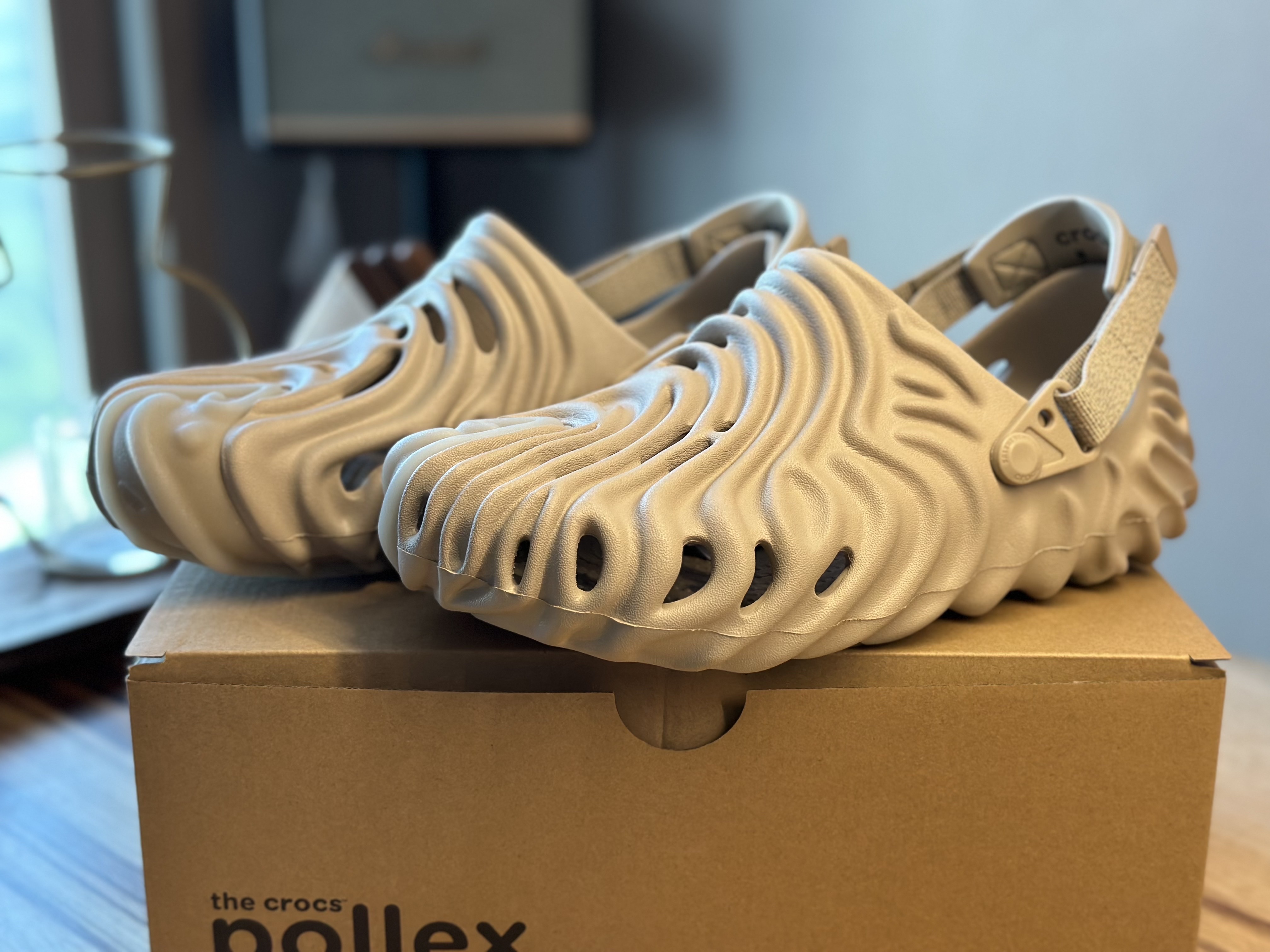 Crocs x Salehe Bembury Pollex Clog Horchata 착용 스타일 - 2