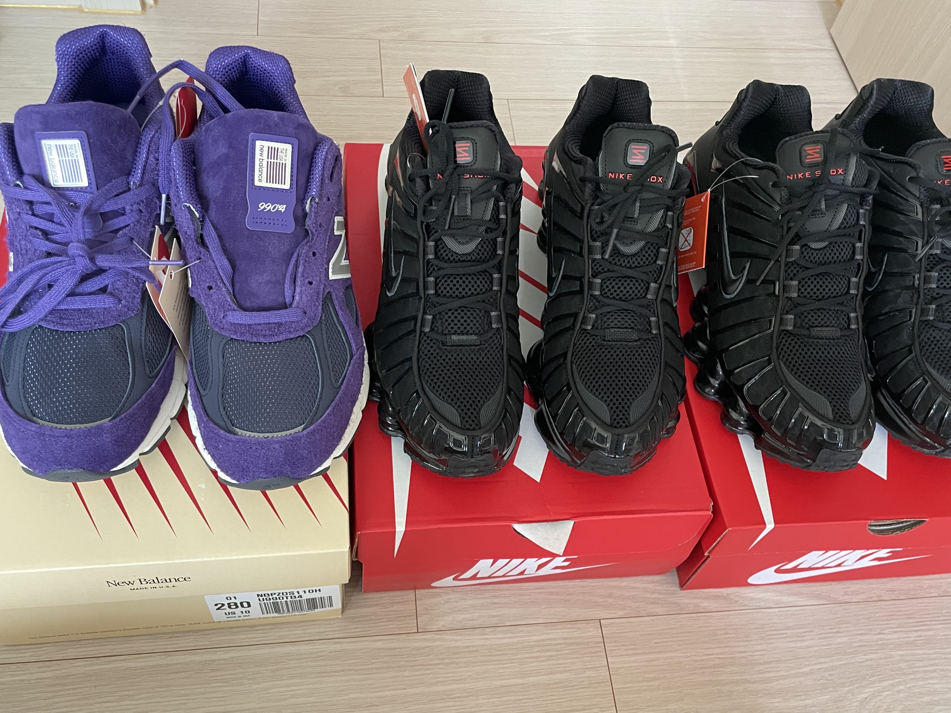 (W) Nike Shox TL Black and Max Orange, New Balance 990v4 Made in USA Purple Suede 착용 스타일 - 1