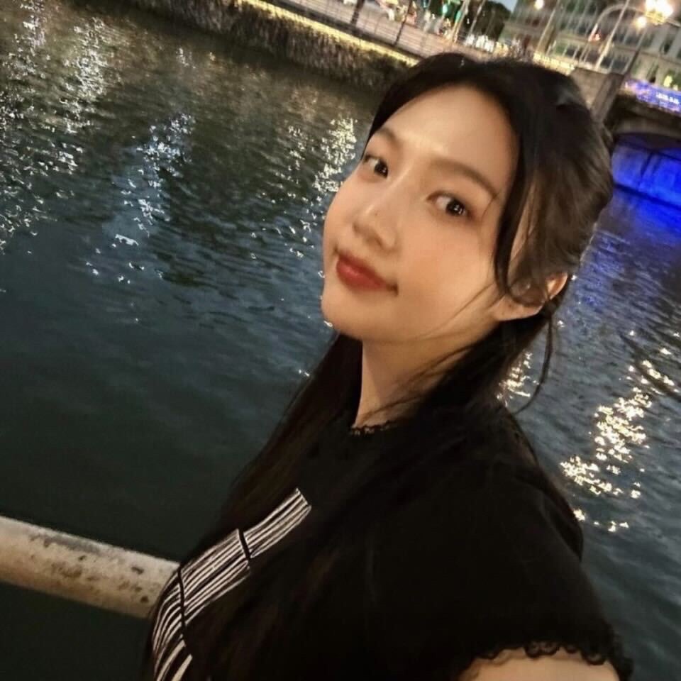 (W) Youhee Lettering T-Shirt Black 착용 스타일