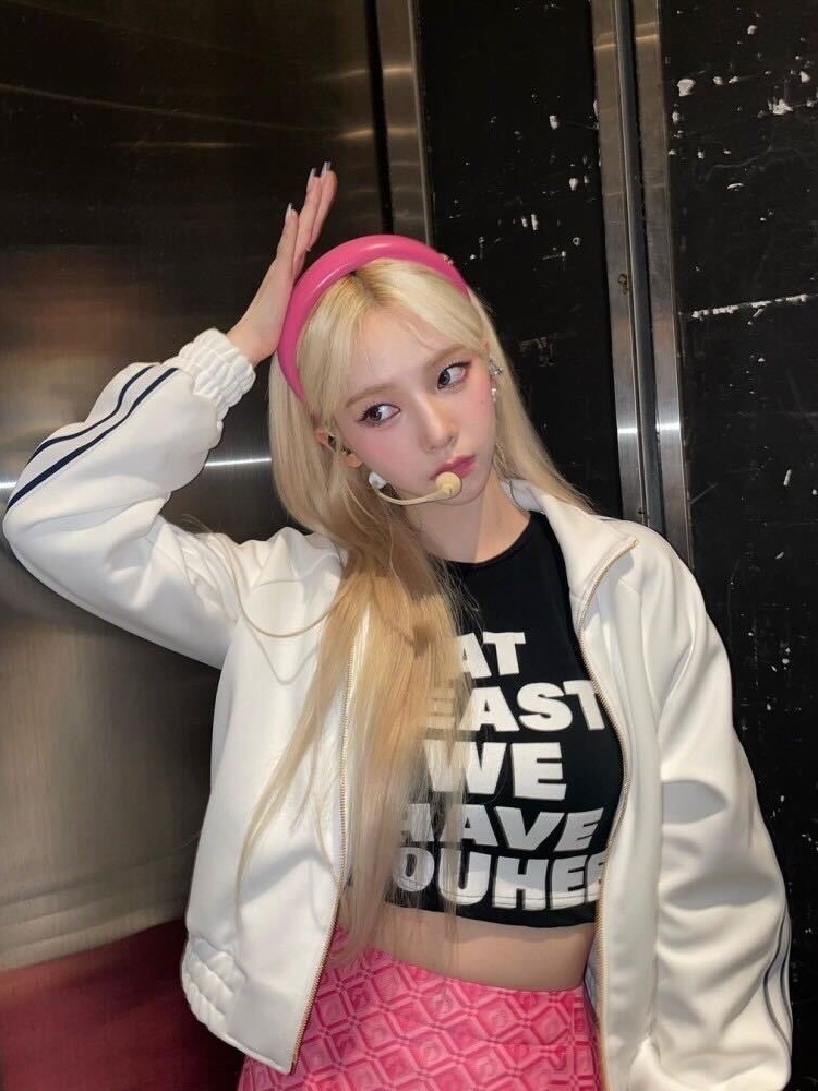 (W) Youhee Lettering T-Shirt Black 착용 스타일 - 1