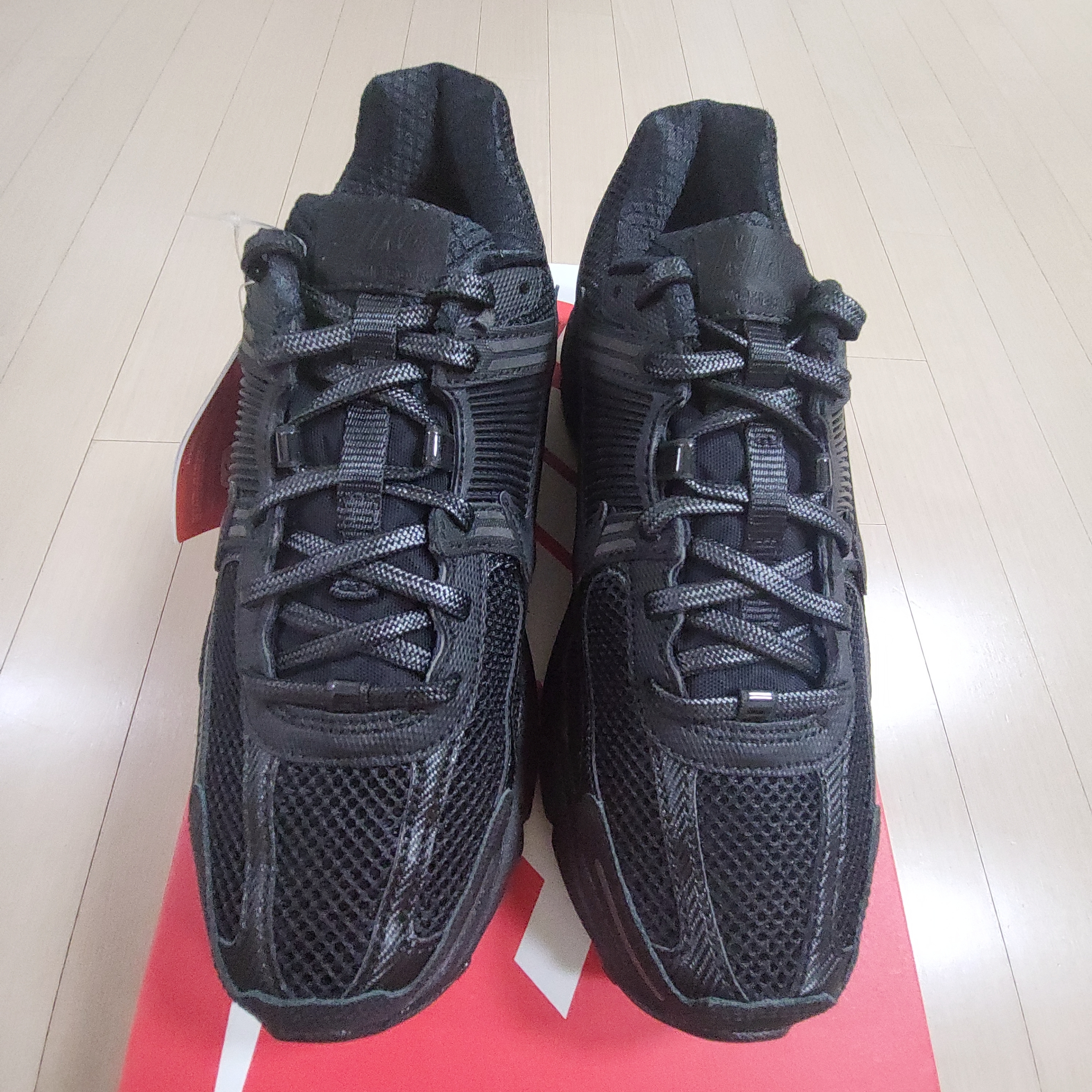 Nike Zoom Vomero 5 SP Black 착용 스타일 - 1