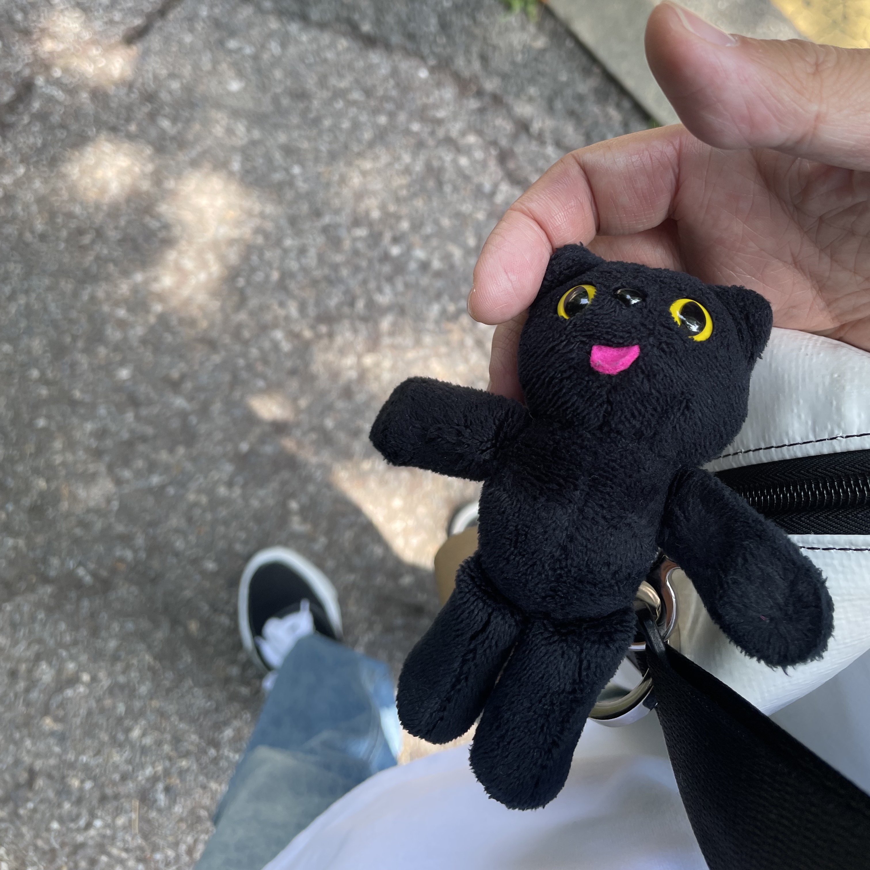 Comfort Piyong Keyring Black, Maison Mihara Yasuhiro Baker OG Sole Canvas Low Cut Sneakers Black 착용 스타일