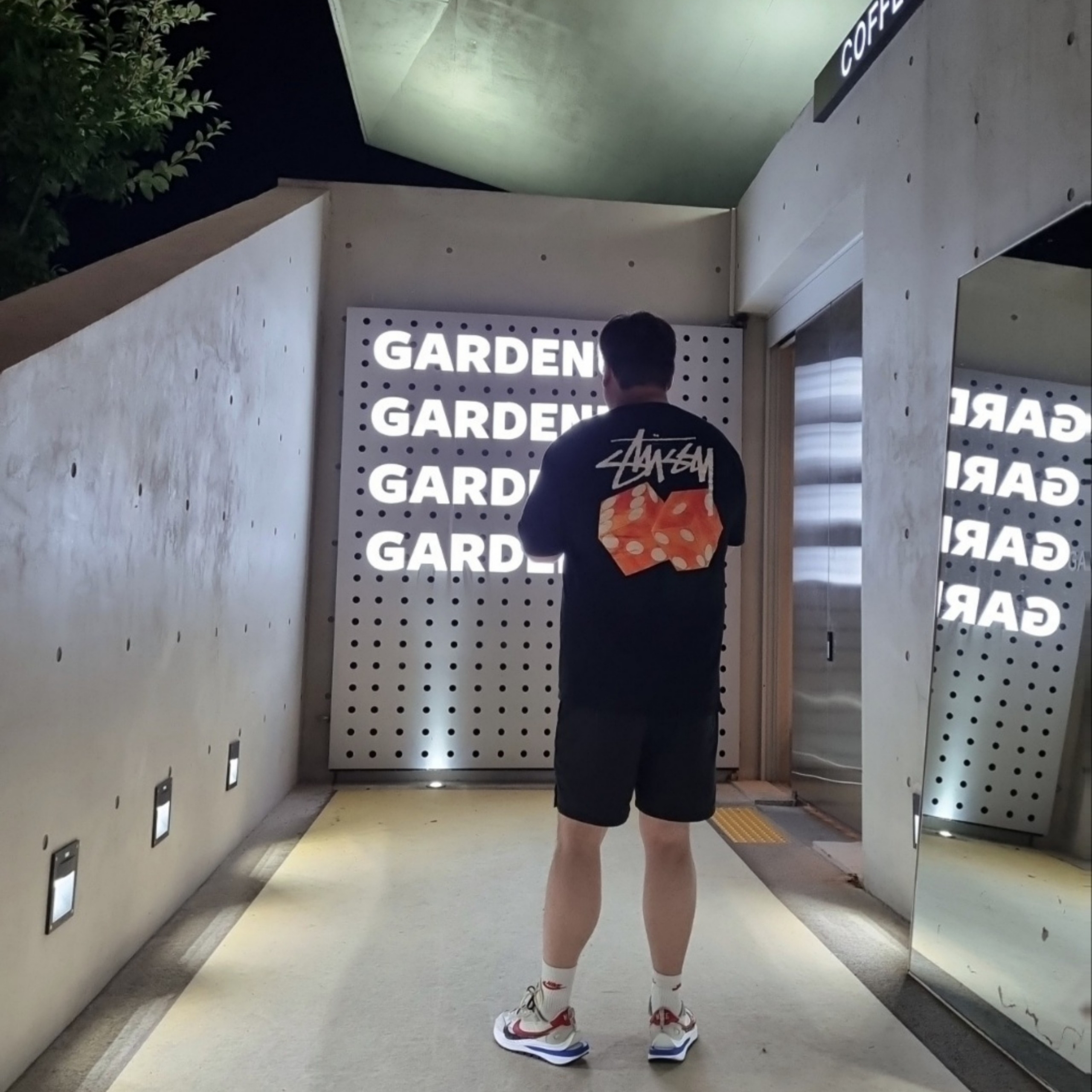 Stussy Diced Out T-Shirt Black, Nike NRG Solo Swoosh Fleece Shorts Black - US/EU 착용 스타일 - 2