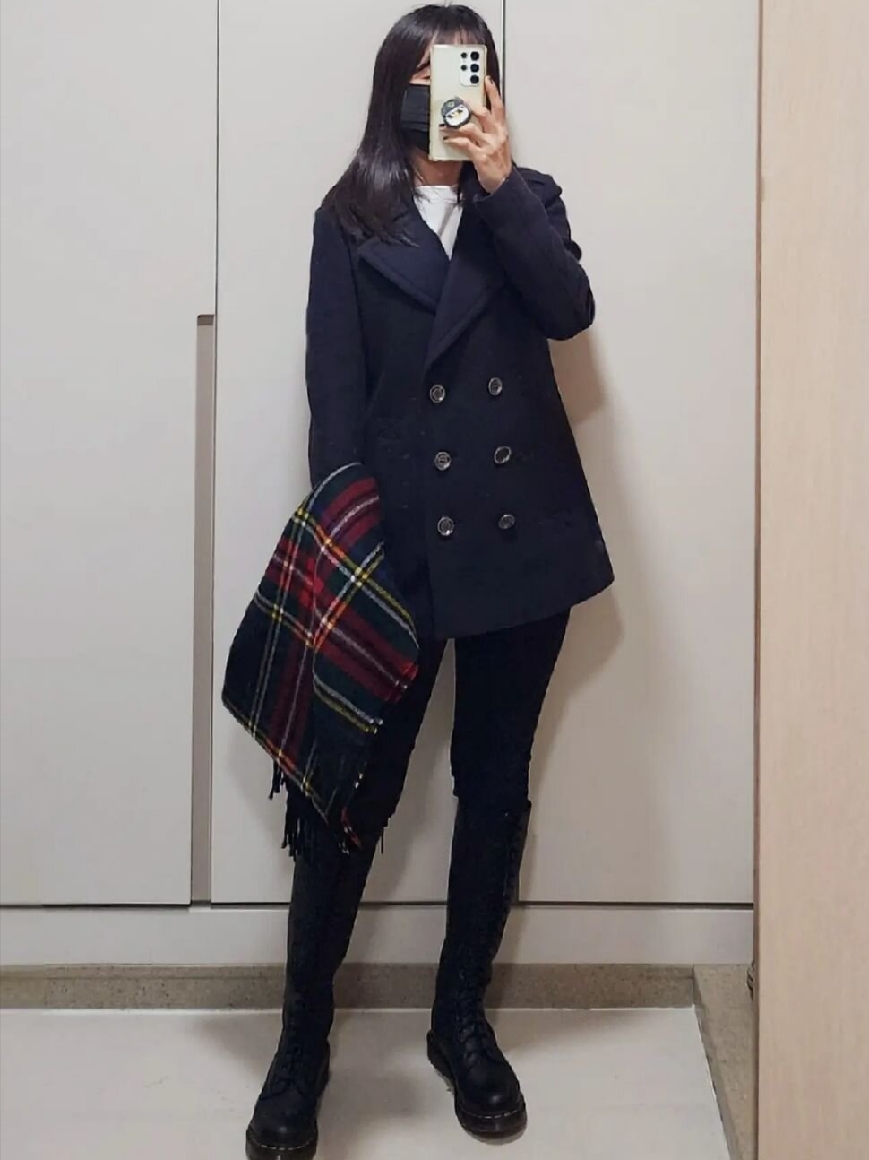 Burberry Wool Blend Pea Coat Black, Burberry Wool Blend Pea Coat Navy 착용 스타일