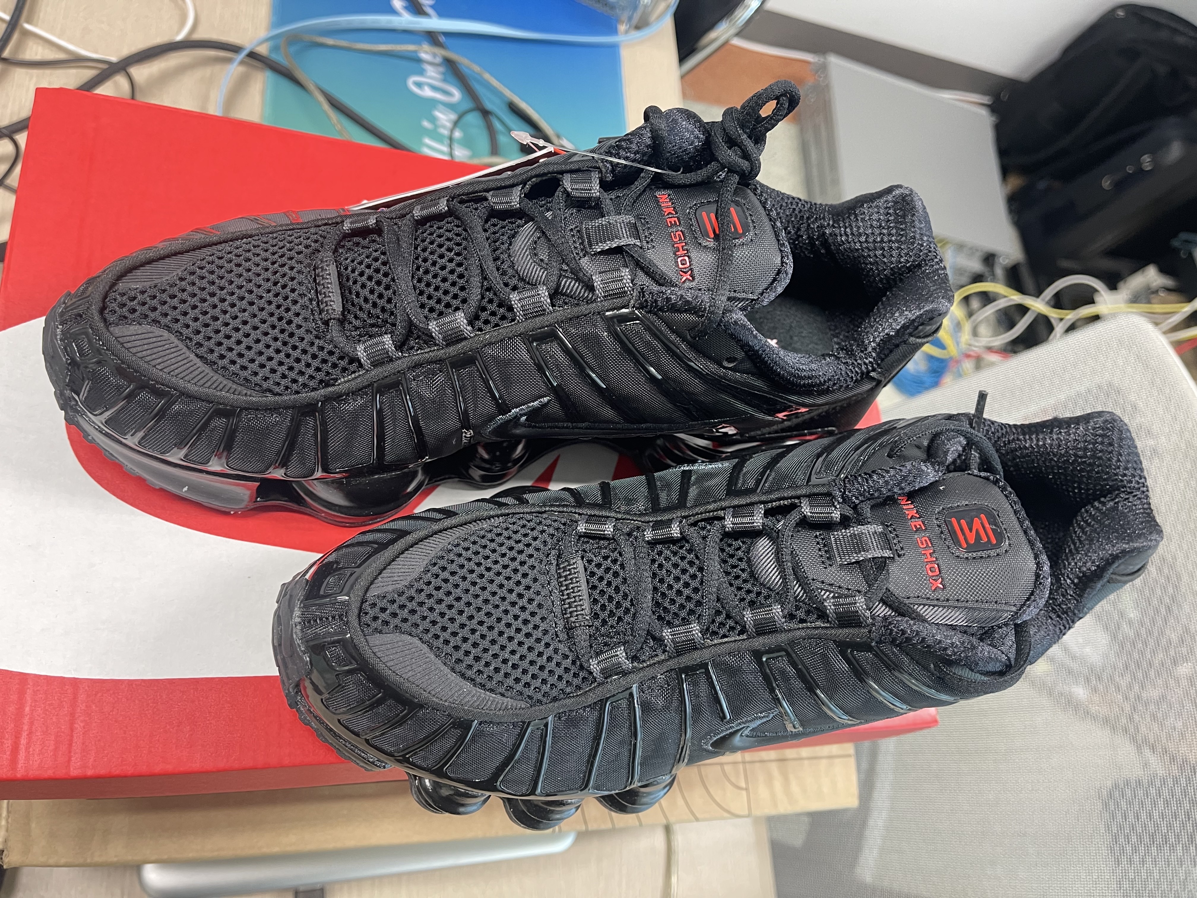 (W) Nike Shox TL Black and Max Orange 착용 스타일 - 1