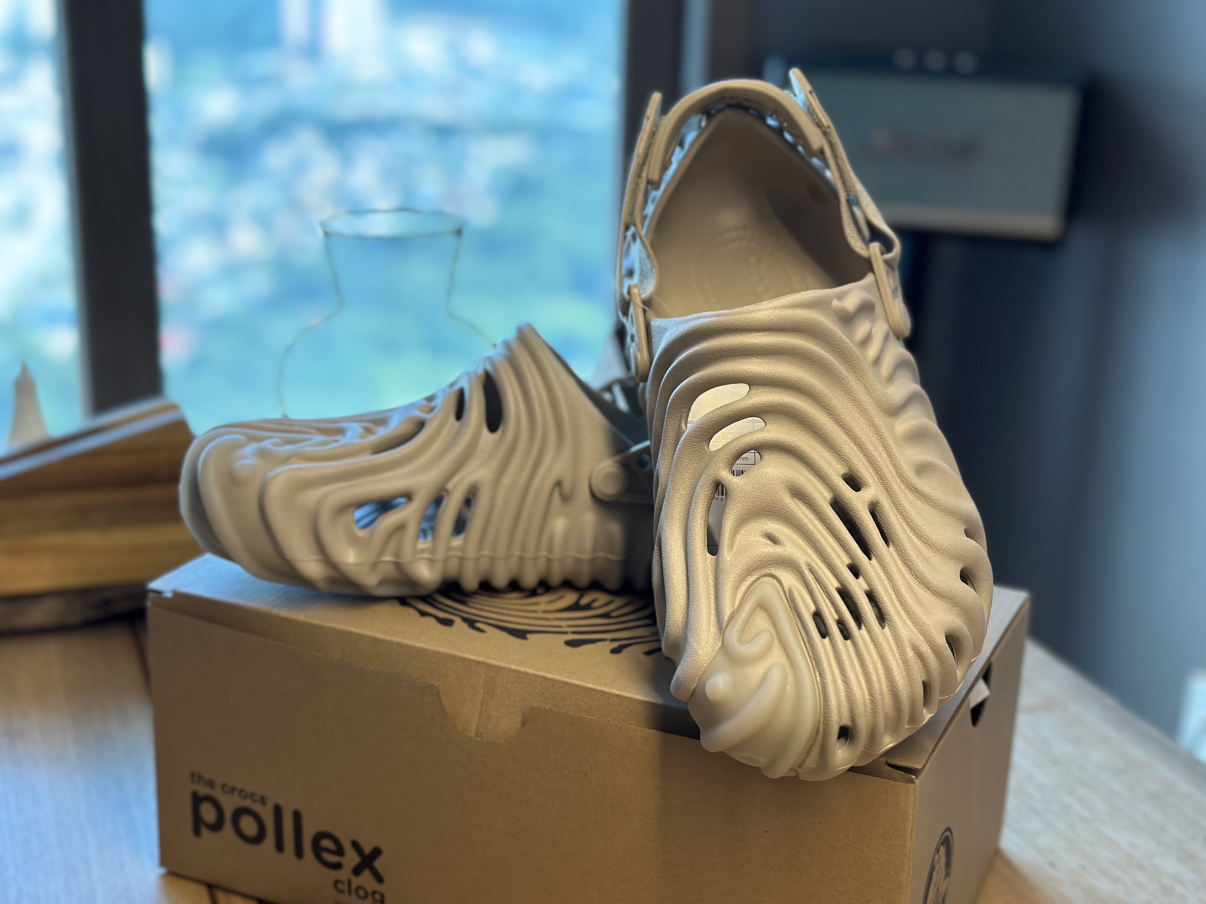 Crocs x Salehe Bembury Pollex Clog Horchata 착용 스타일 - 1