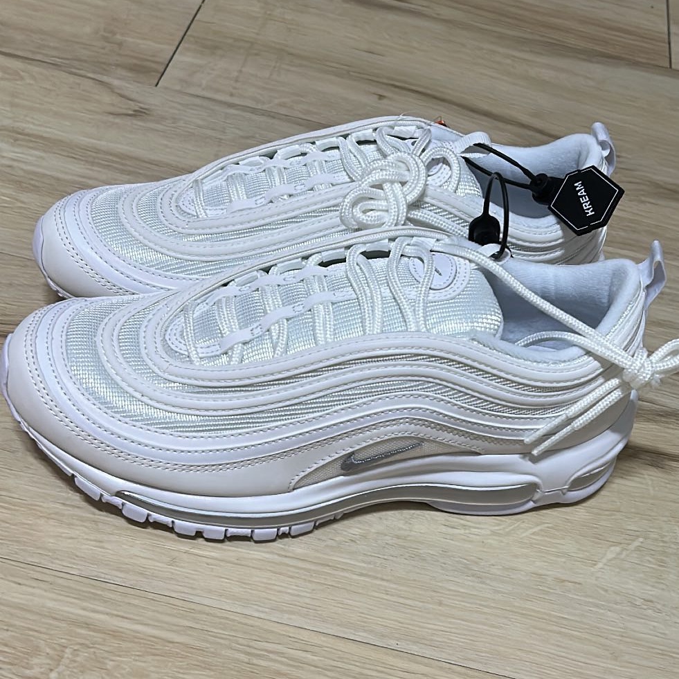 Nike Air Max 97 Triple White Wolf Grey 착용 스타일