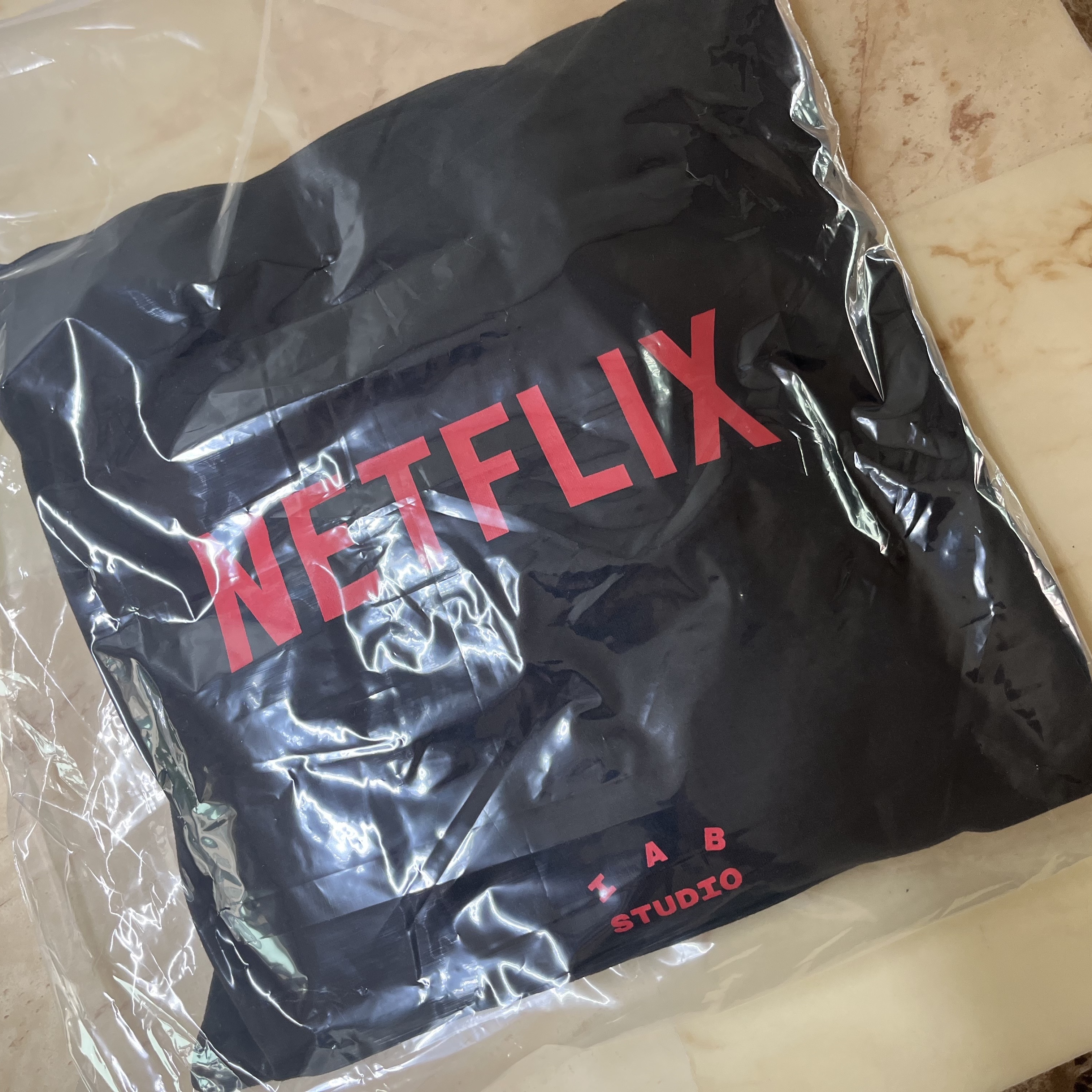 IAB Studio x Netflix Pajama Cushion Cover Set Black 착용 스타일 - 1