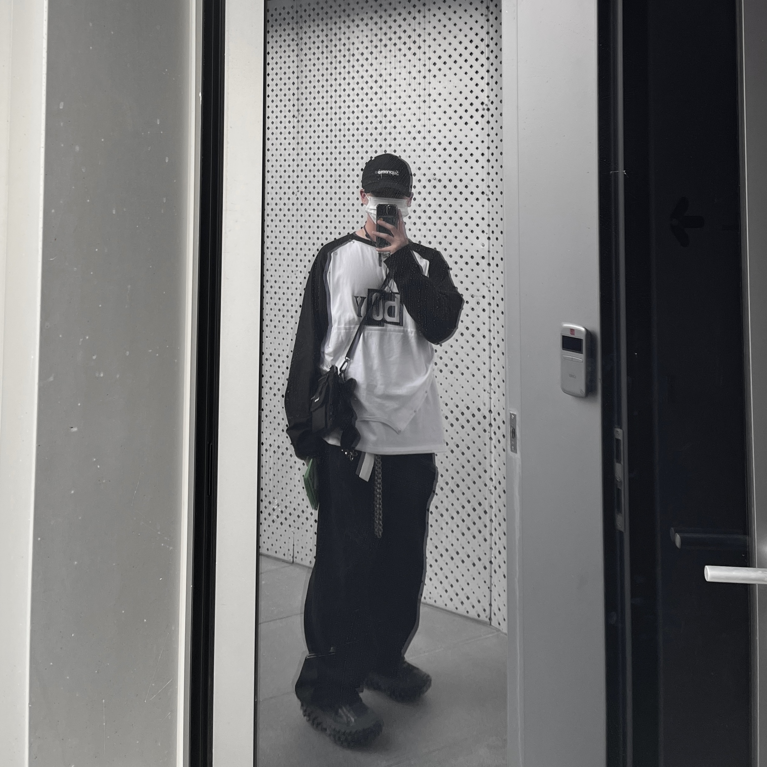 Supreme Military Camp Cap Black - 21FW, Our Legacy Ladon Leather Keychain Black 착용 스타일 - 4