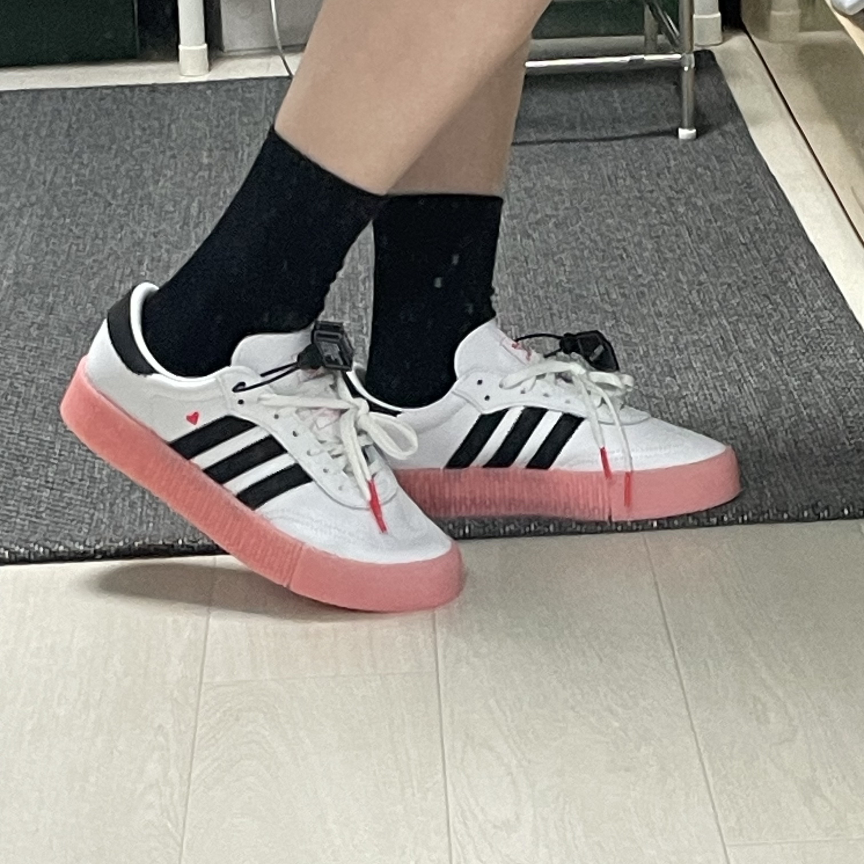 (W) Adidas Sambarose White Pink 착용 스타일 - 1