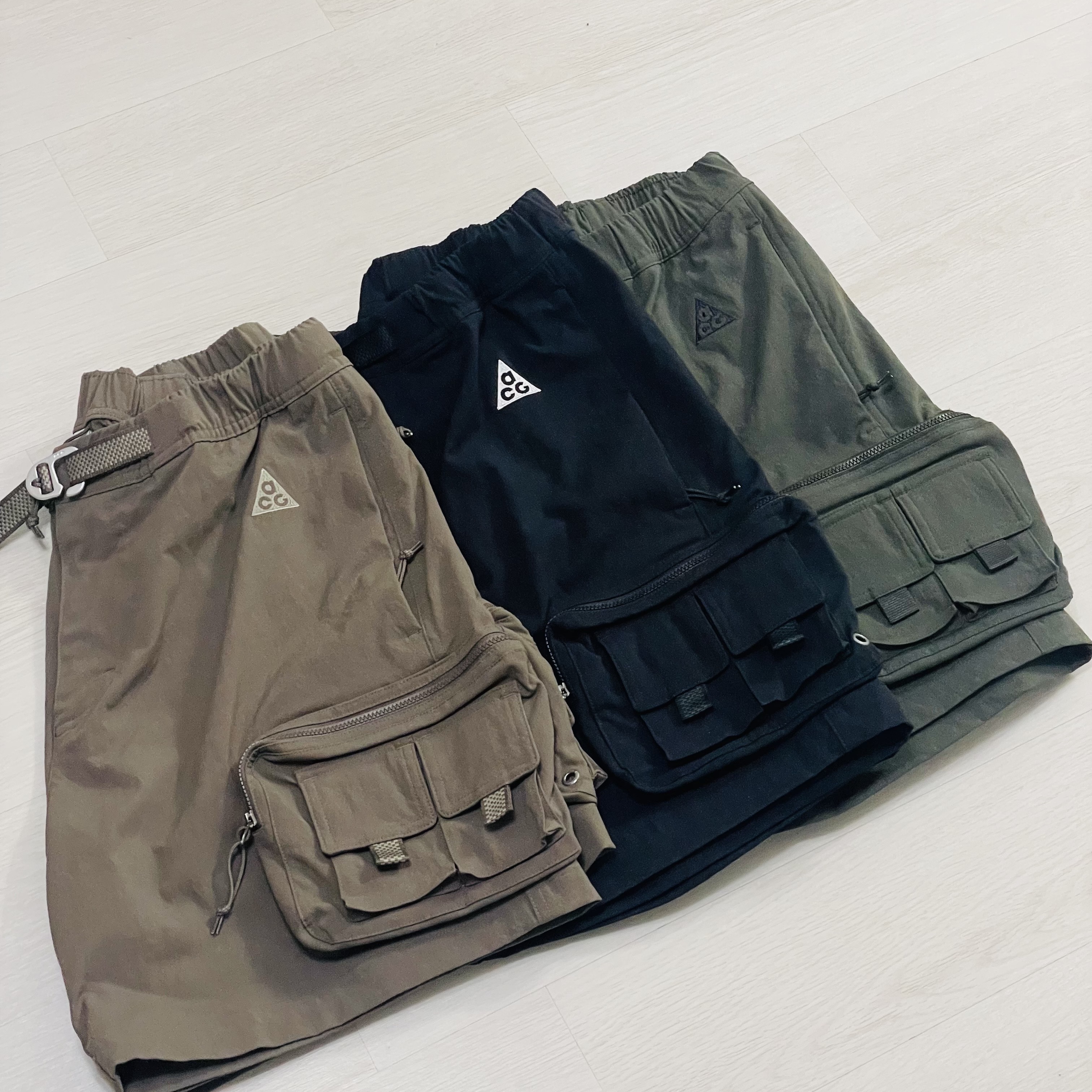 Nike ACG Cargo Shorts Sequoia - Asia, Nike ACG Cargo Shorts Black - Asia 착용 스타일