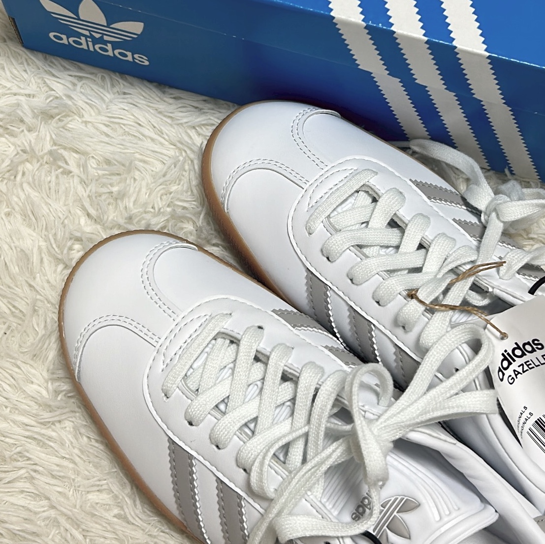 Adidas Gazelle White Grey 착용 스타일